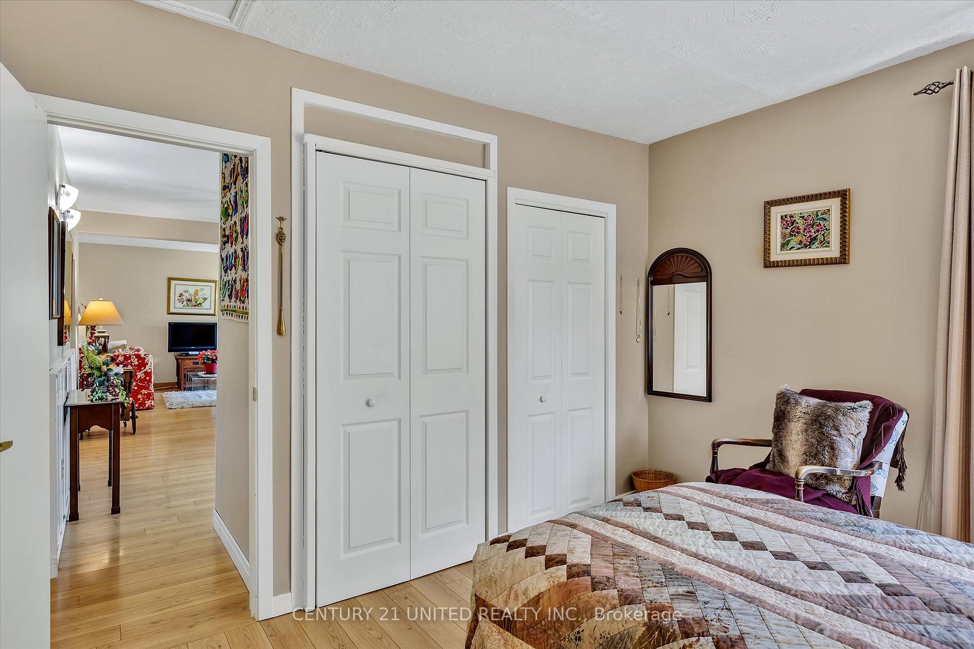 Photo 13 of 236 Lee Street, Peterborough, Northcrest Ward 5 — HOMEH