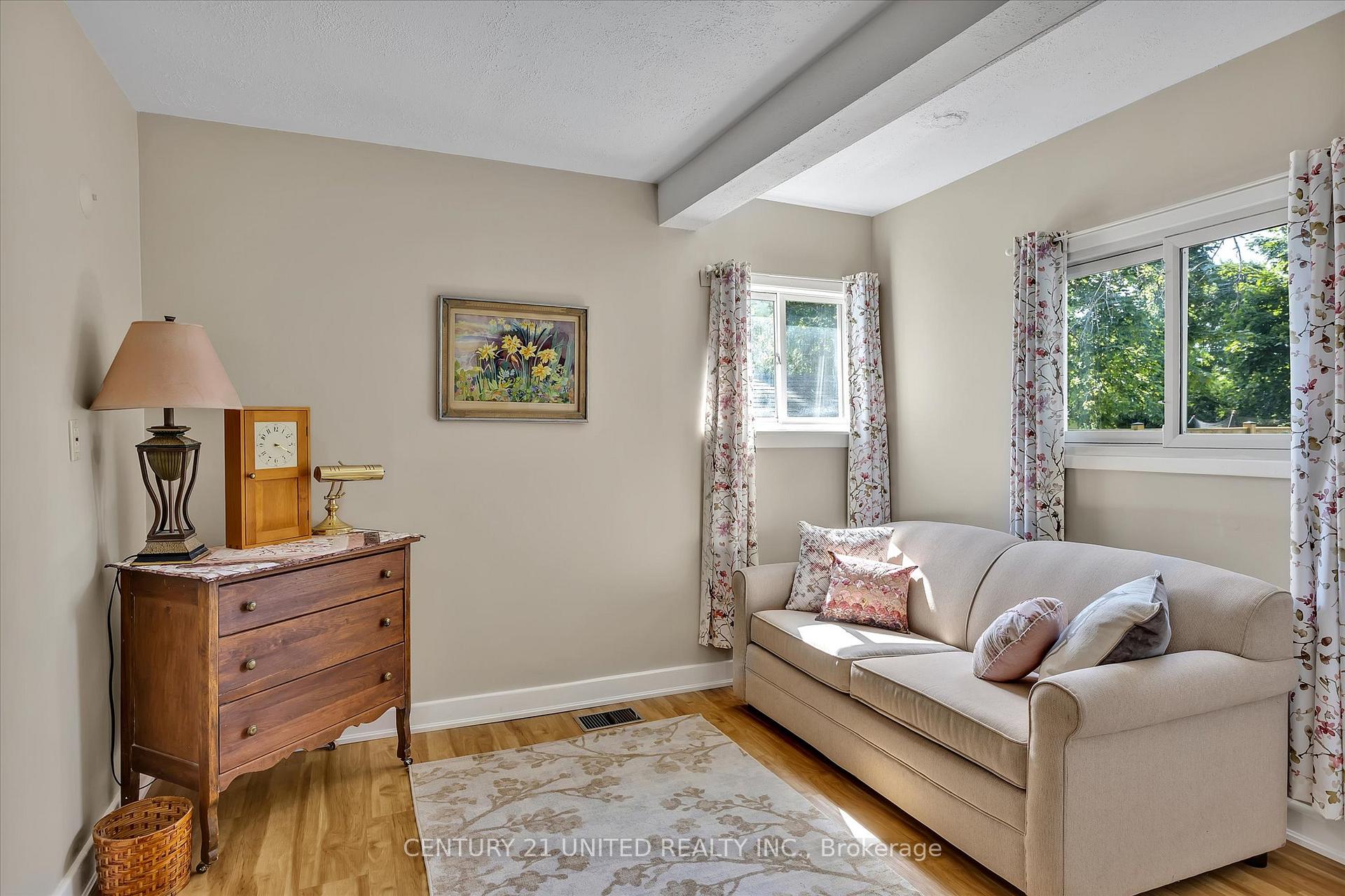 Photo 14 of 236 Lee Street, Peterborough, Northcrest Ward 5 — HOMEH