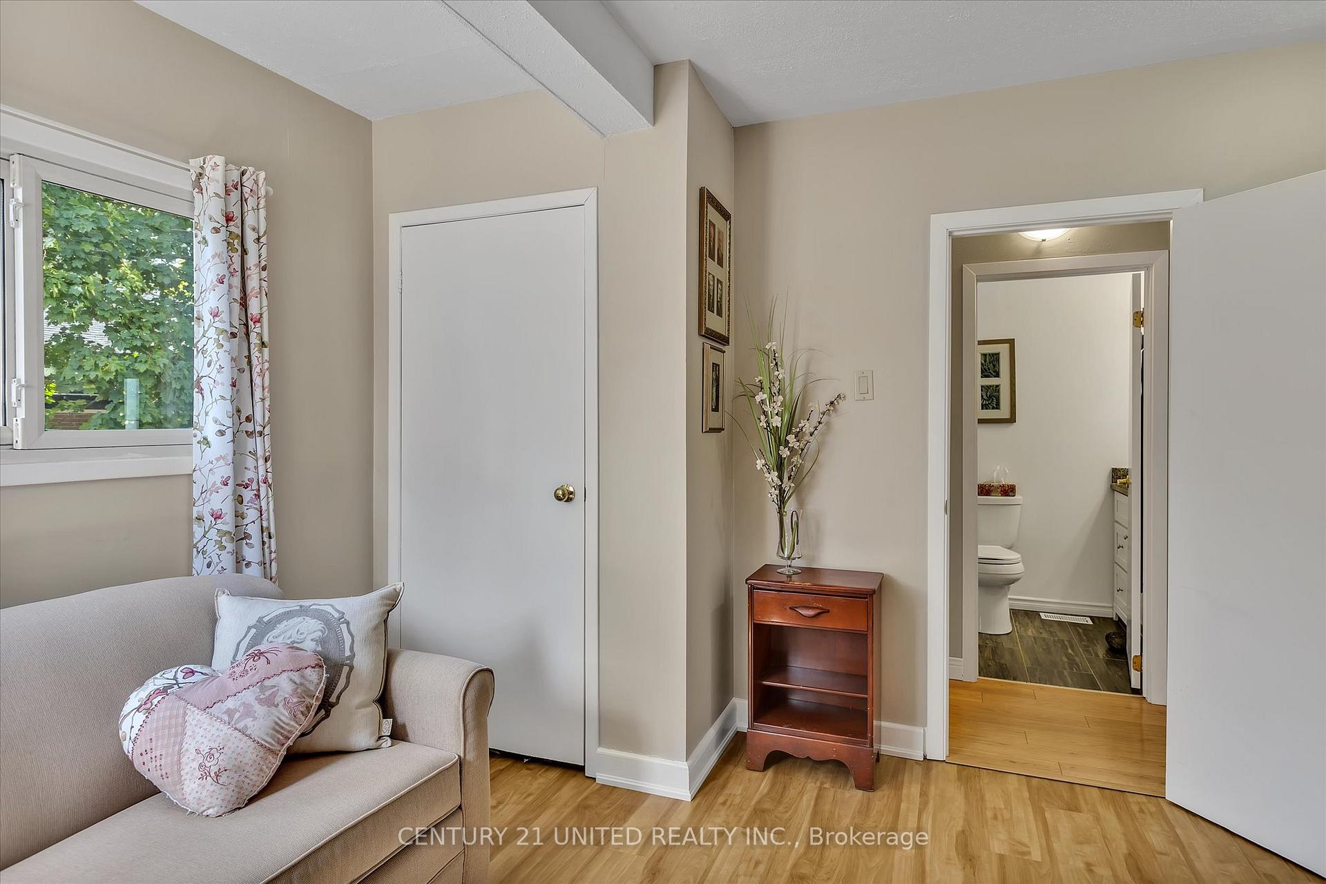 Photo 15 of 236 Lee Street, Peterborough, Northcrest Ward 5 — HOMEH