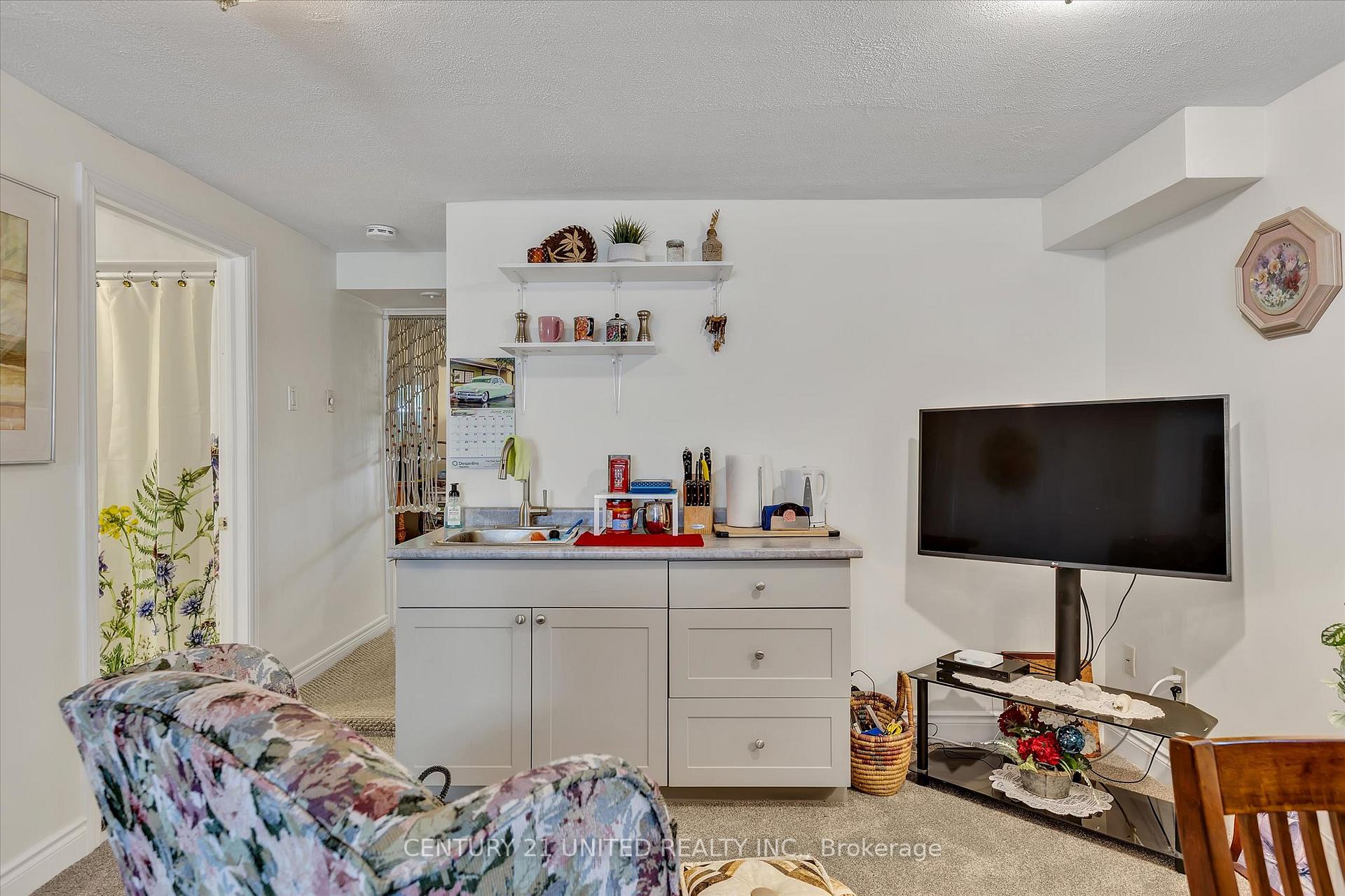 Photo 22 of 236 Lee Street, Peterborough, Northcrest Ward 5 — HOMEH