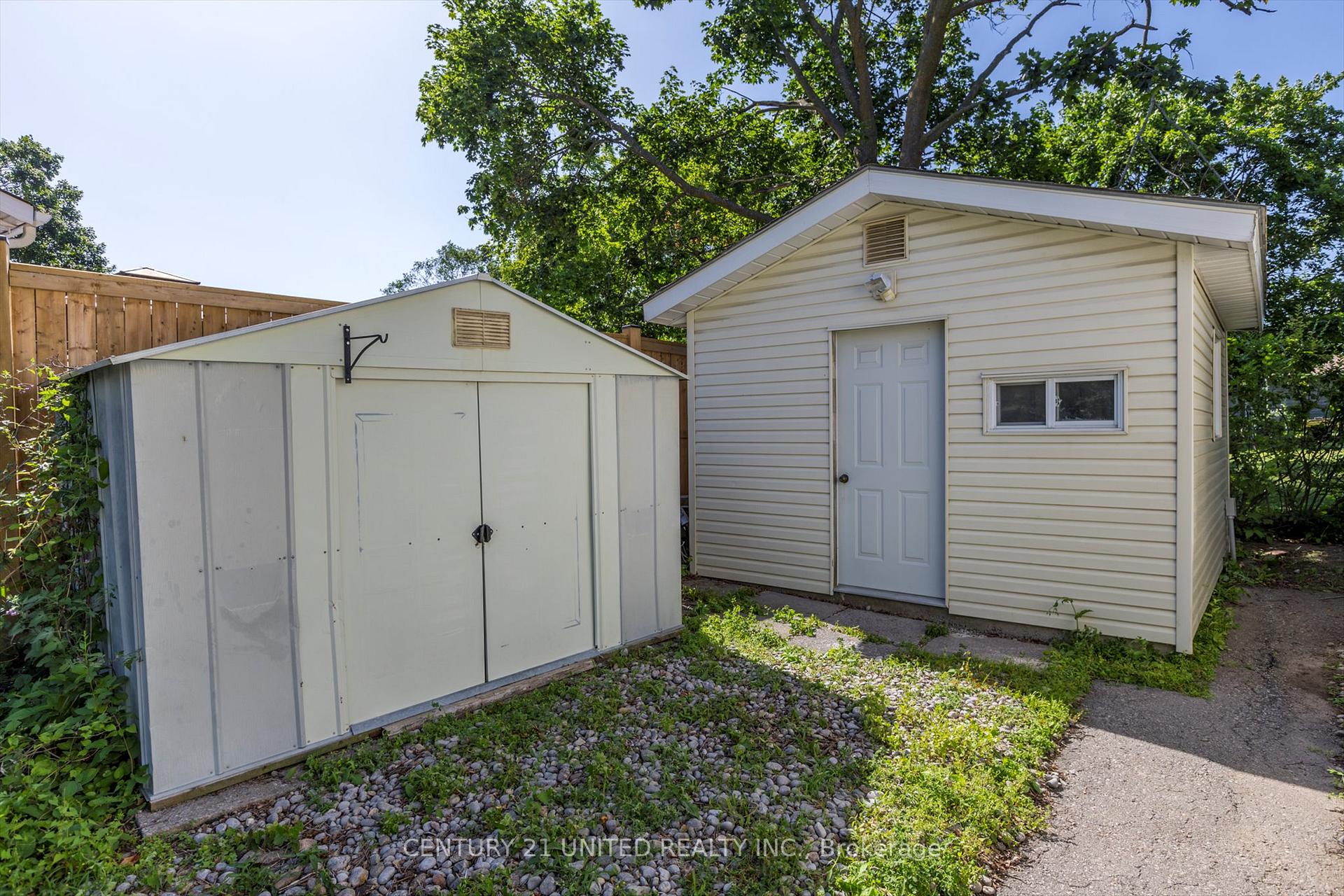 Photo 27 of 236 Lee Street, Peterborough, Northcrest Ward 5 — HOMEH