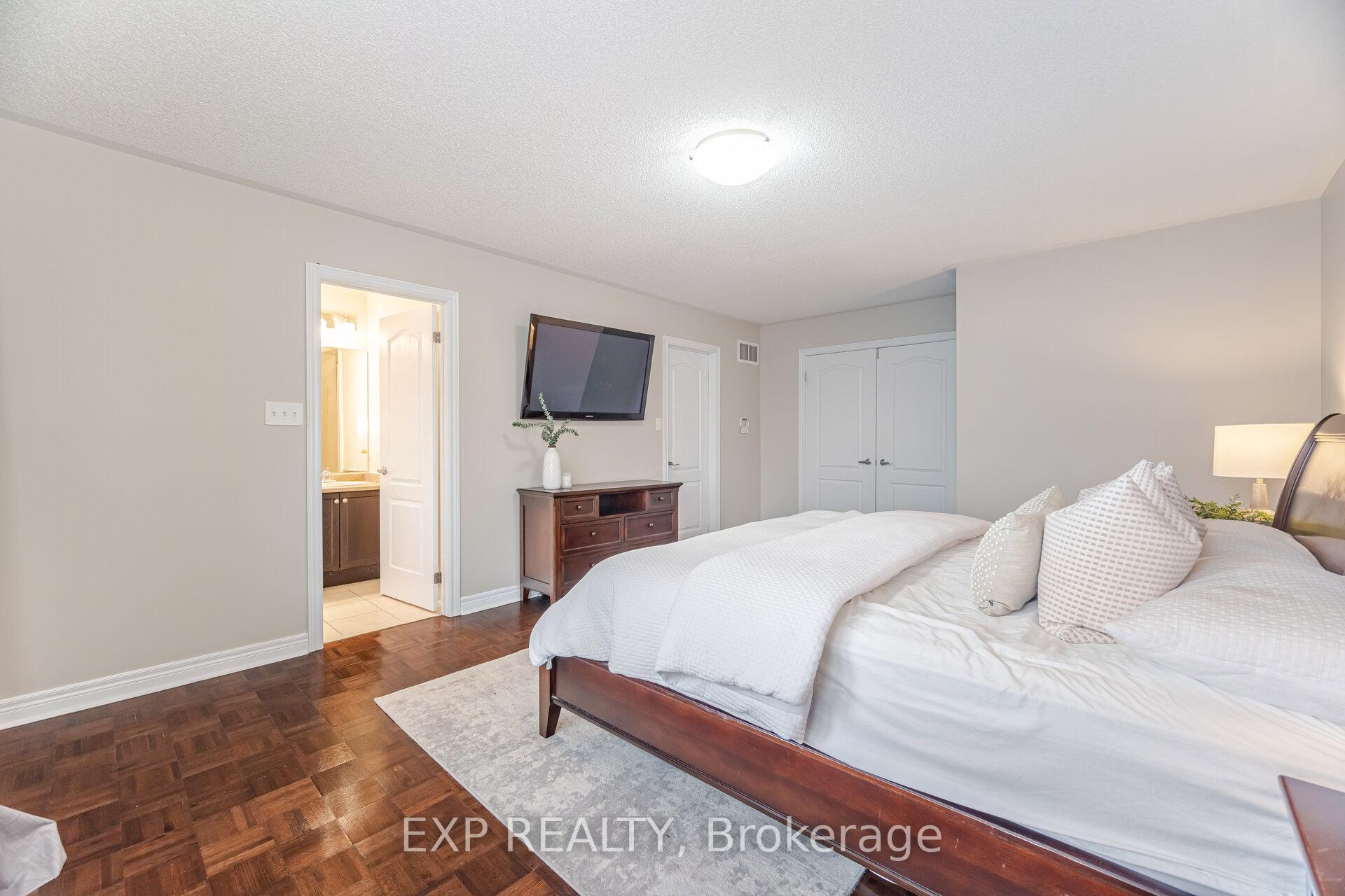 Photo 23 of 245 Worthview Drive, Vaughan, West Woodbridge — HOMEH