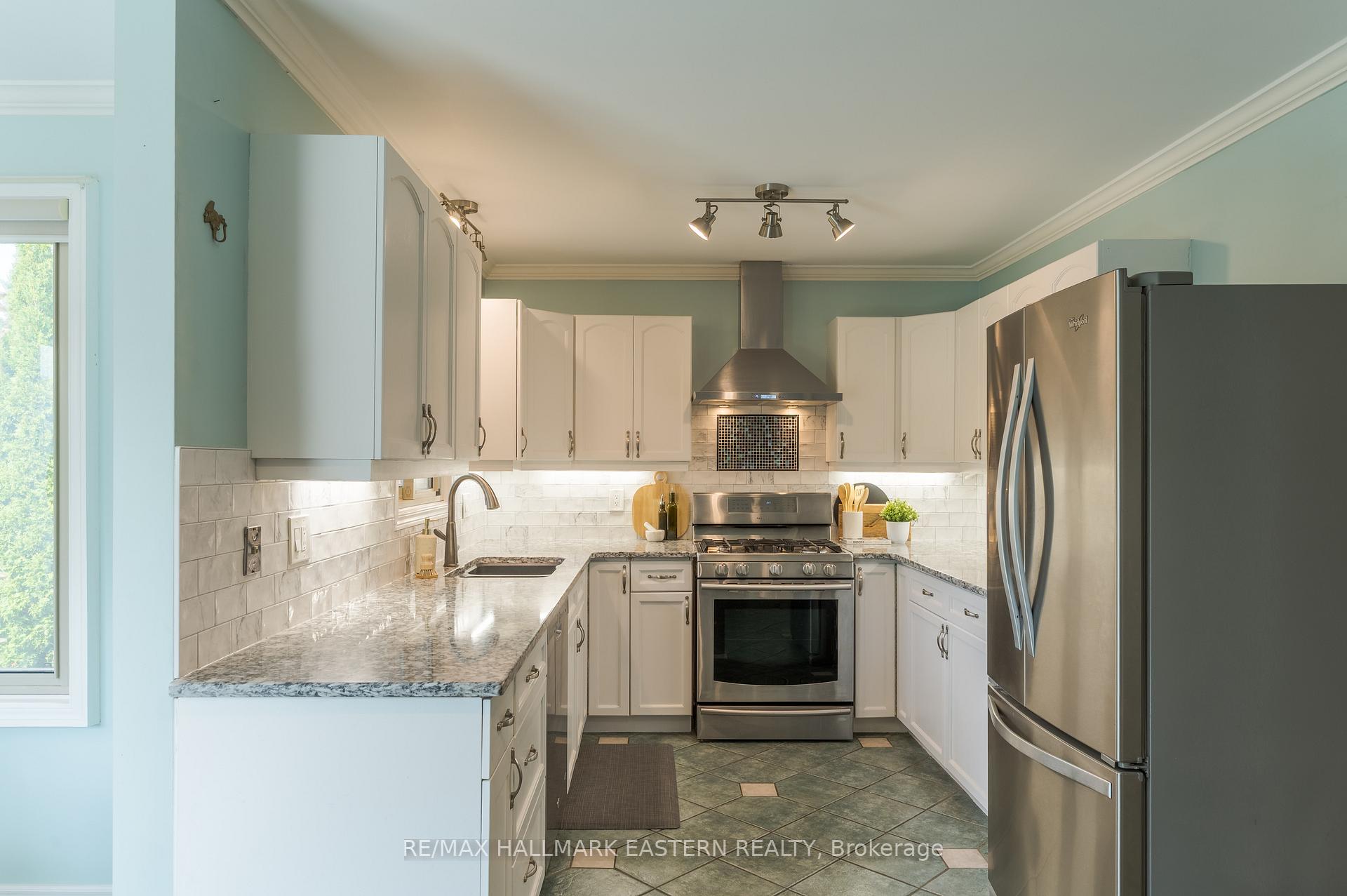 Photo 11 of 2196 Lorraine Drive, Peterborough, Northcrest Ward 5 — HOMEH