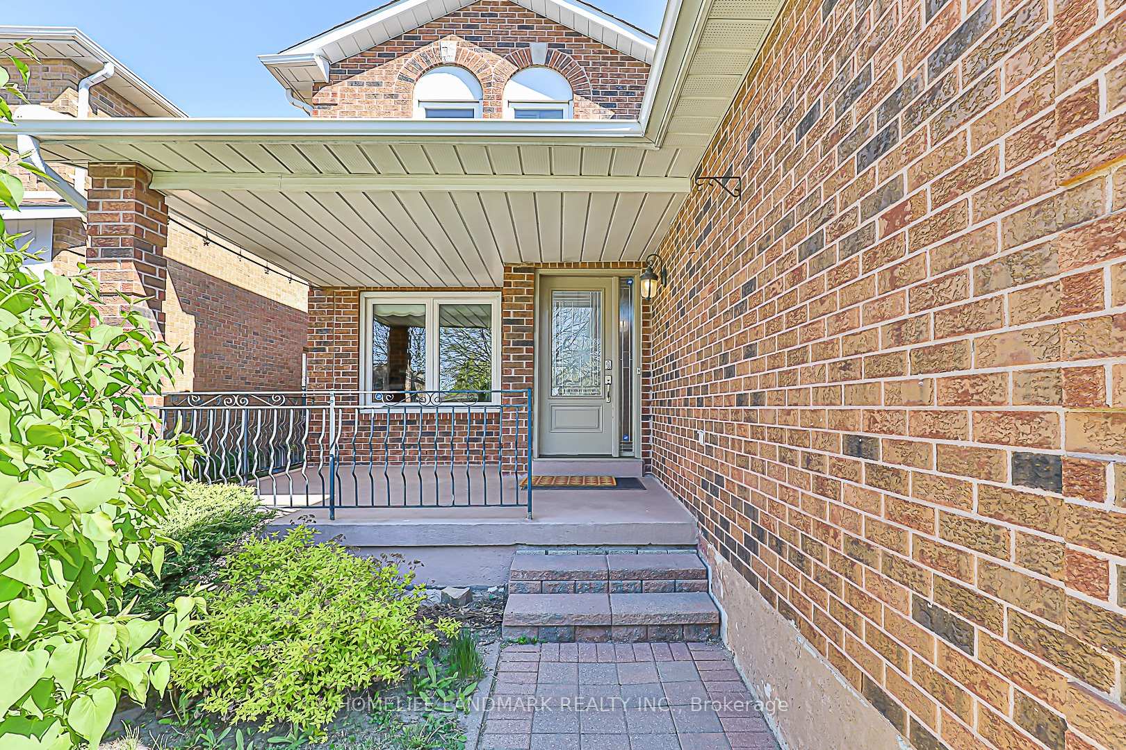 Photo 3 of 116 Cromwell Road, Vaughan, Maple — HOMEH