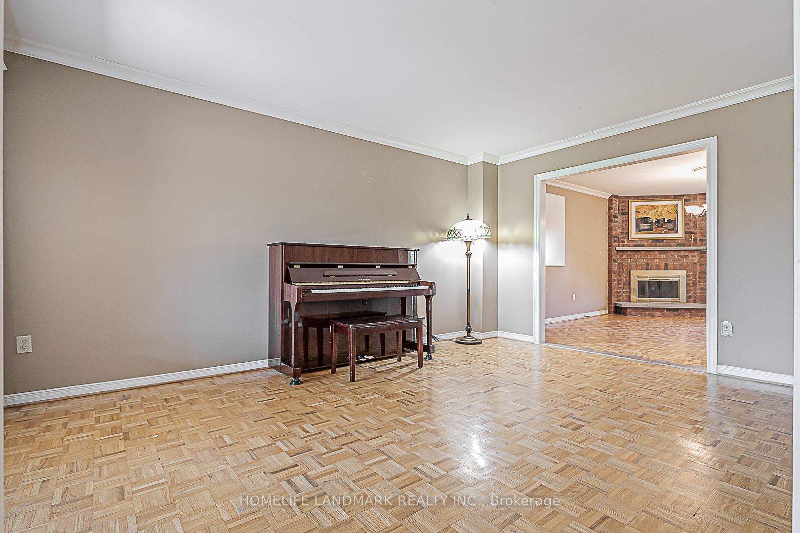 Photo 7 of 116 Cromwell Road, Vaughan, Maple — HOMEH