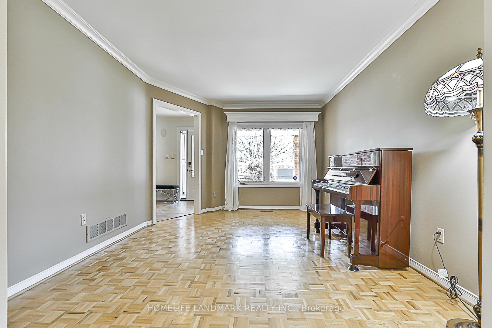 Photo 8 of 116 Cromwell Road, Vaughan, Maple — HOMEH
