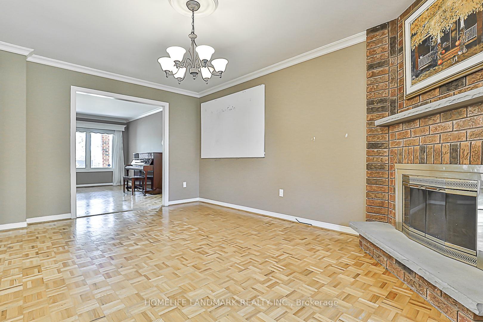 Photo 9 of 116 Cromwell Road, Vaughan, Maple — HOMEH