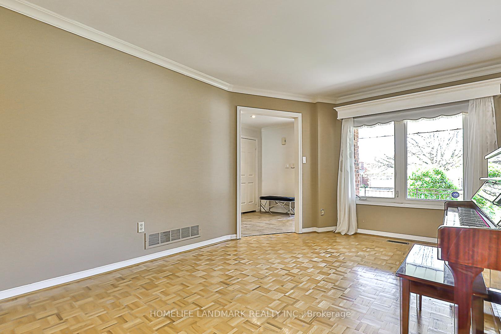 Photo 10 of 116 Cromwell Road, Vaughan, Maple — HOMEH