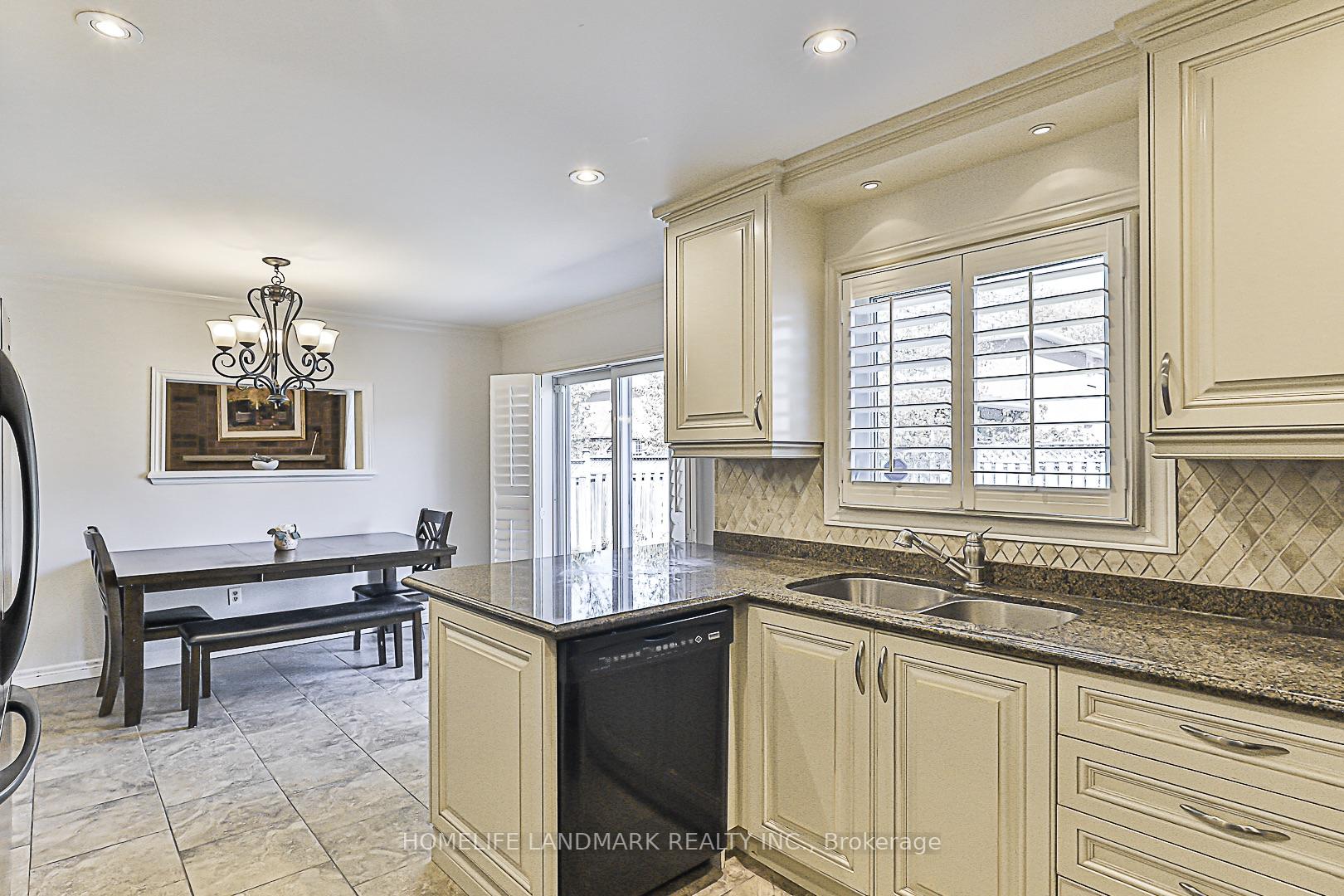 Photo 15 of 116 Cromwell Road, Vaughan, Maple — HOMEH