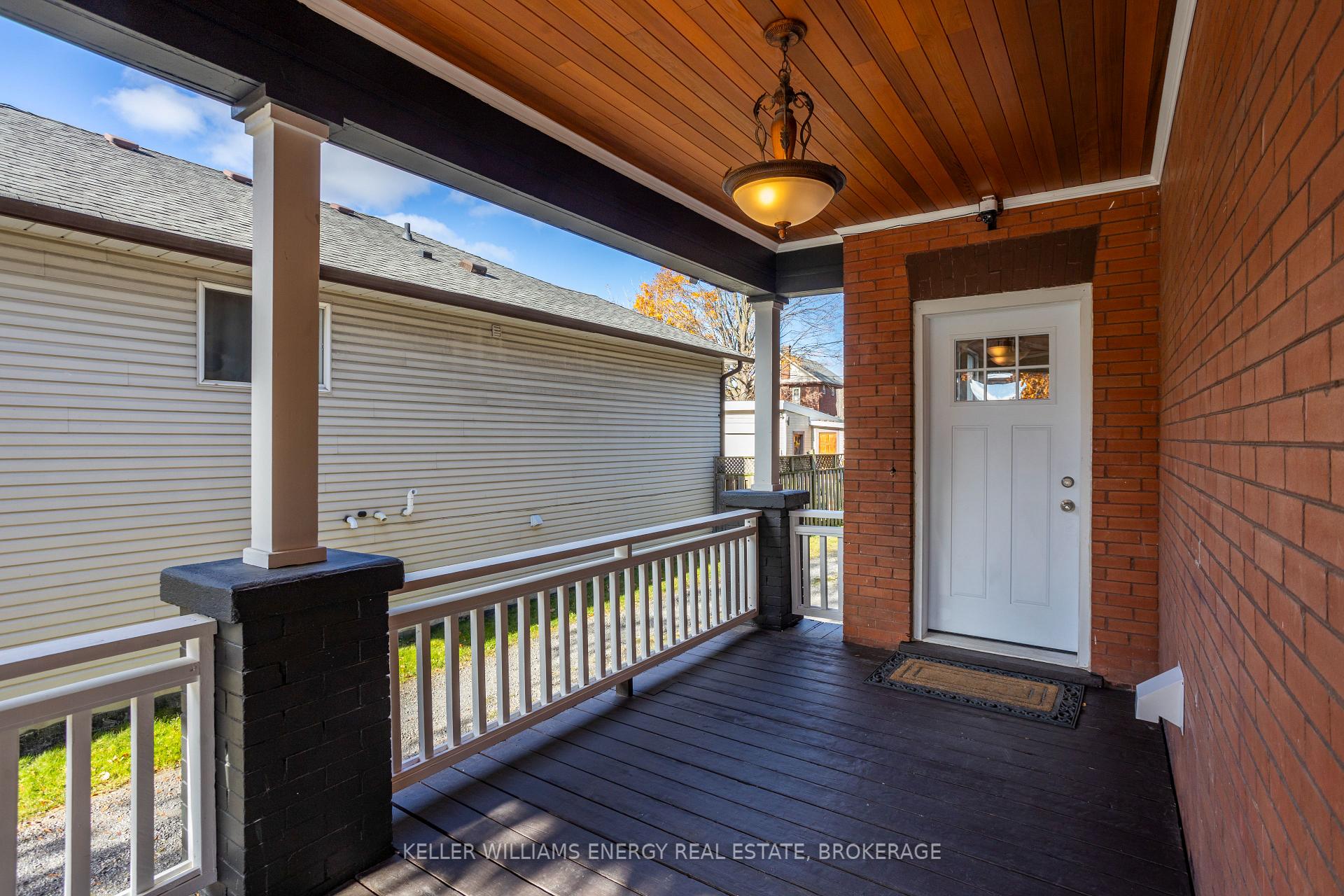 Photo 4 of 104 Brock Street E, Oshawa, O'Neill — HOMEH