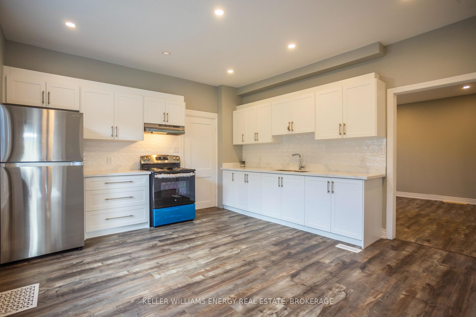 Photo 5 of 104 Brock Street E, Oshawa, O'Neill — HOMEH