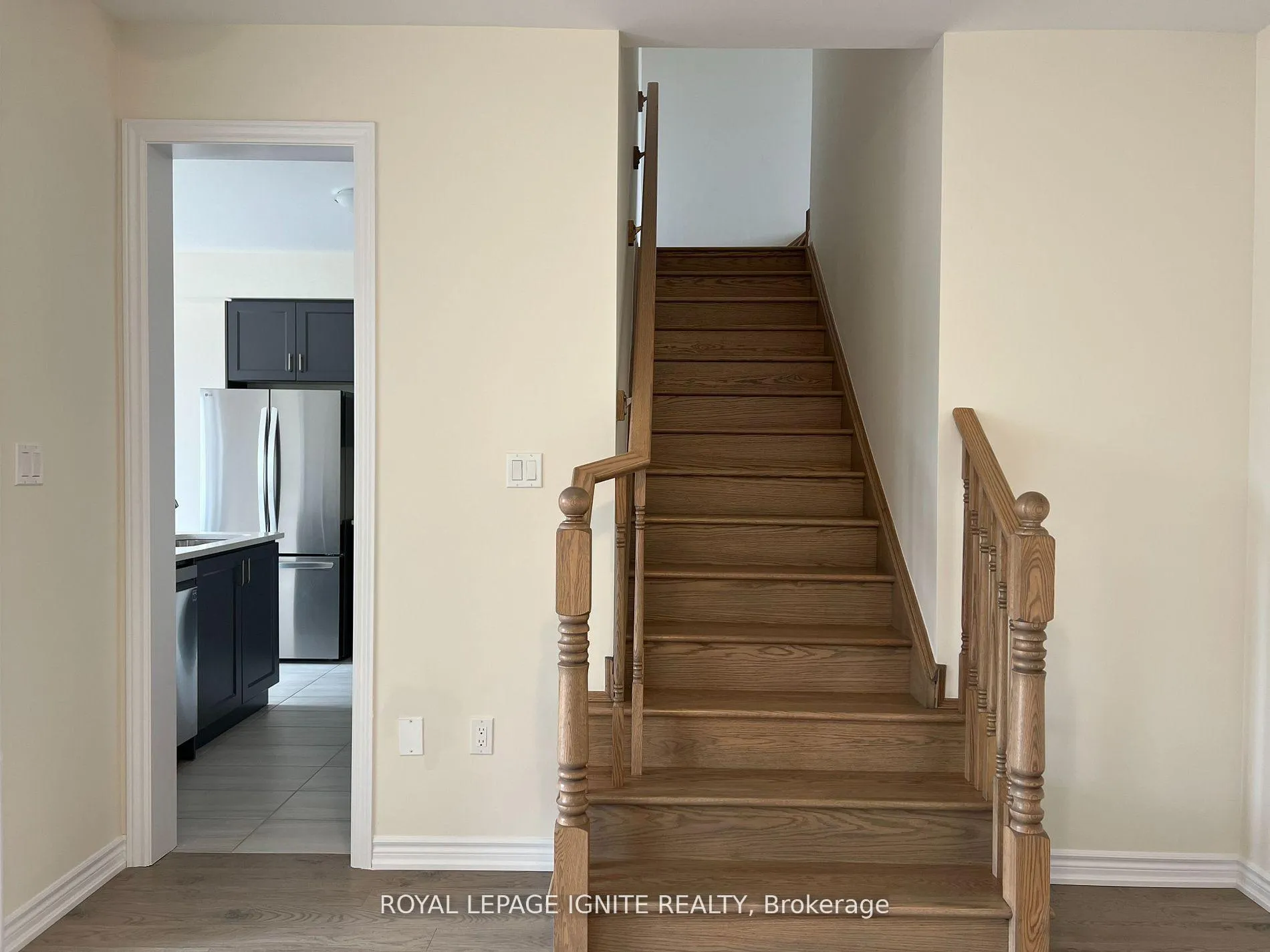Photo 4 of 84 Gilham Way, Brant, Paris — HOMEH