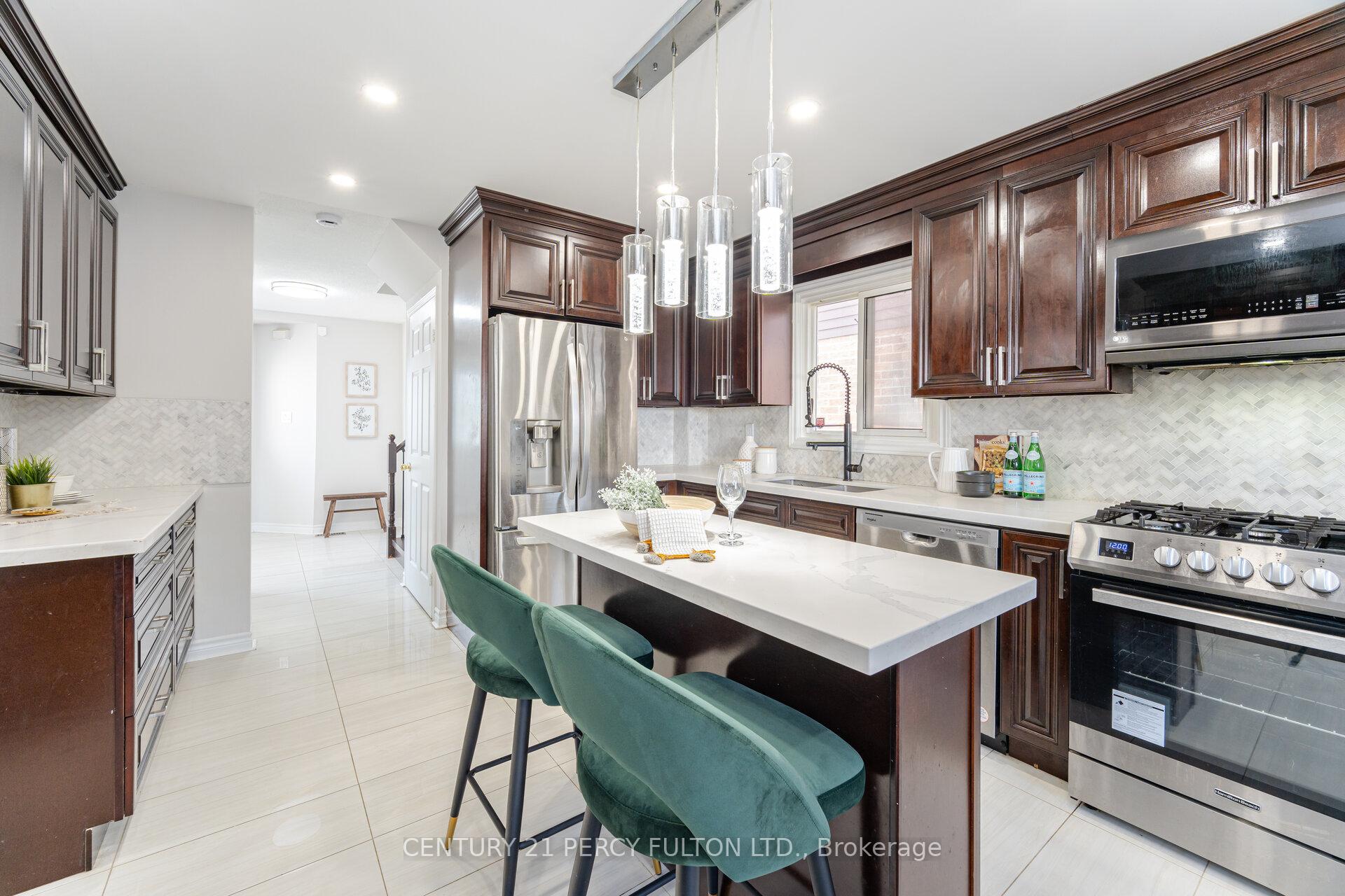 Photo 9 of 53 Barnes Drive, Ajax, Central — HOMEH