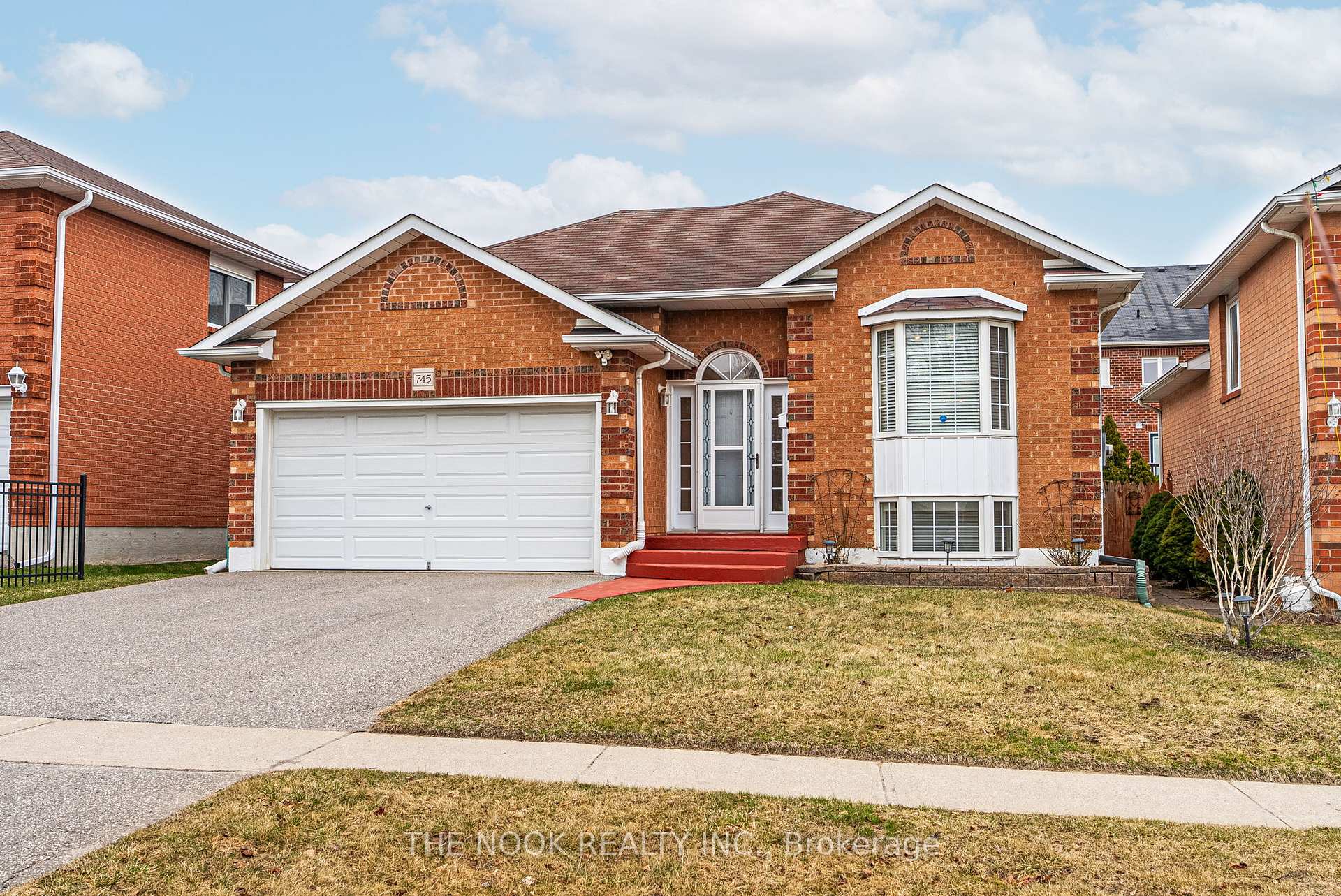 Photo 2 of 745 Grandview Street N, Oshawa, Pinecrest — HOMEH