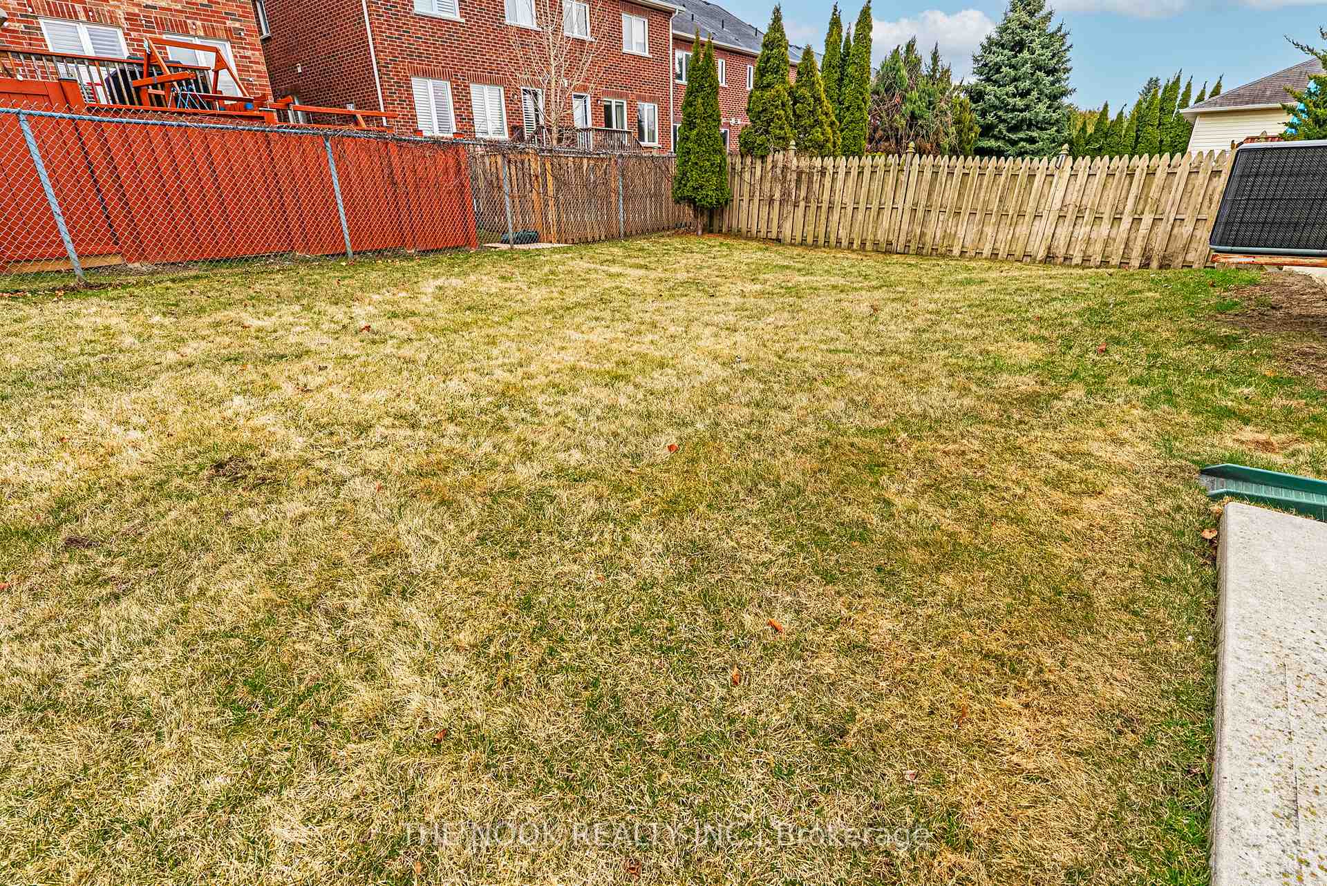 Photo 39 of 745 Grandview Street N, Oshawa, Pinecrest — HOMEH