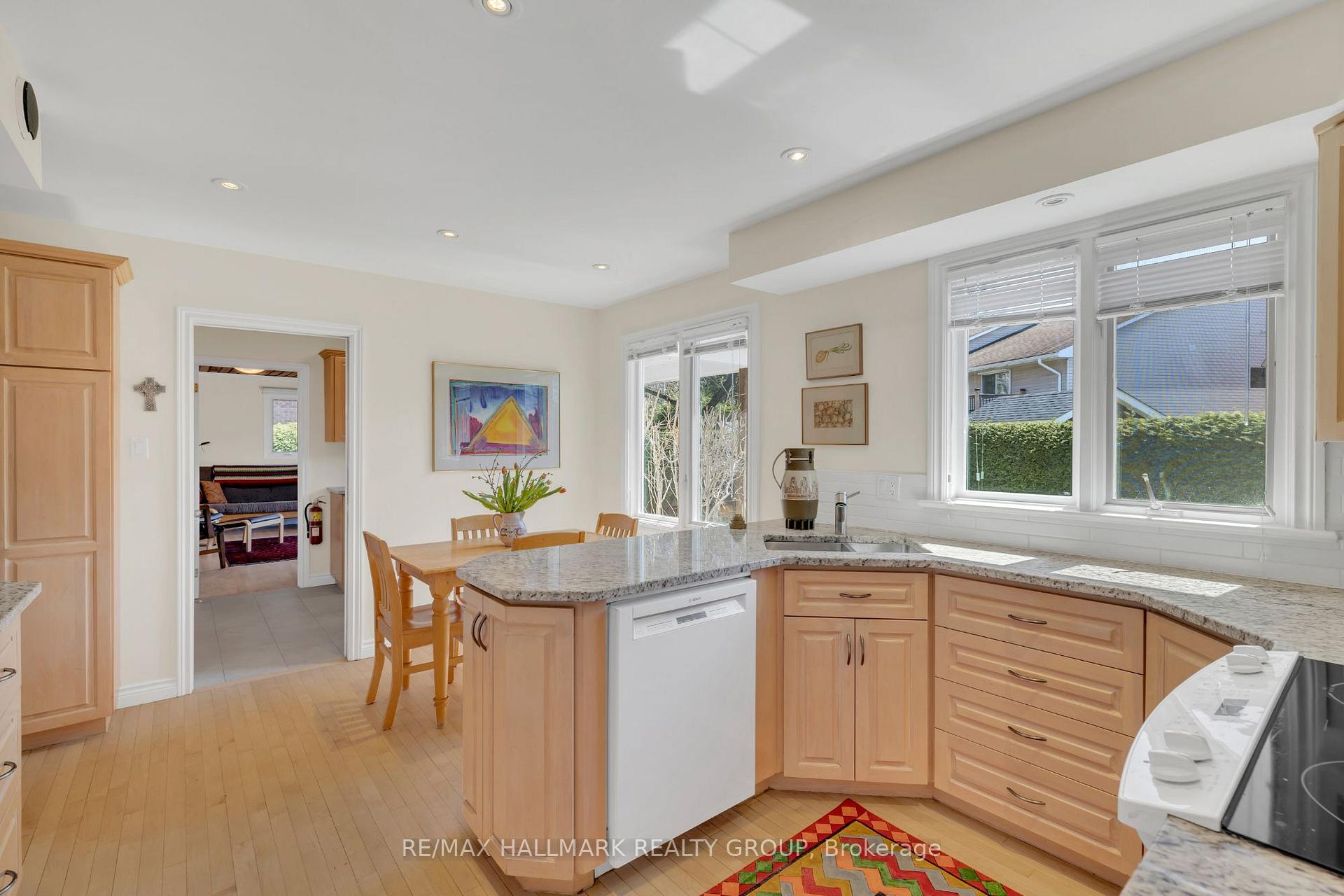 Photo 10 of 272 Lincoln Heights Road, Ottawa, Lincoln Heights — HOMEH