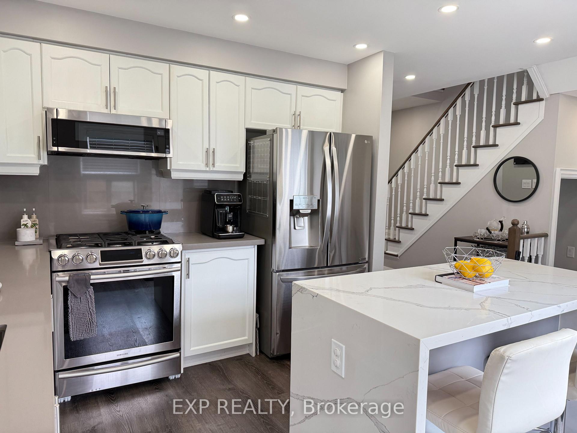 Photo 7 of 61 Sonoma Boulevard, Vaughan, Sonoma Heights — HOMEH