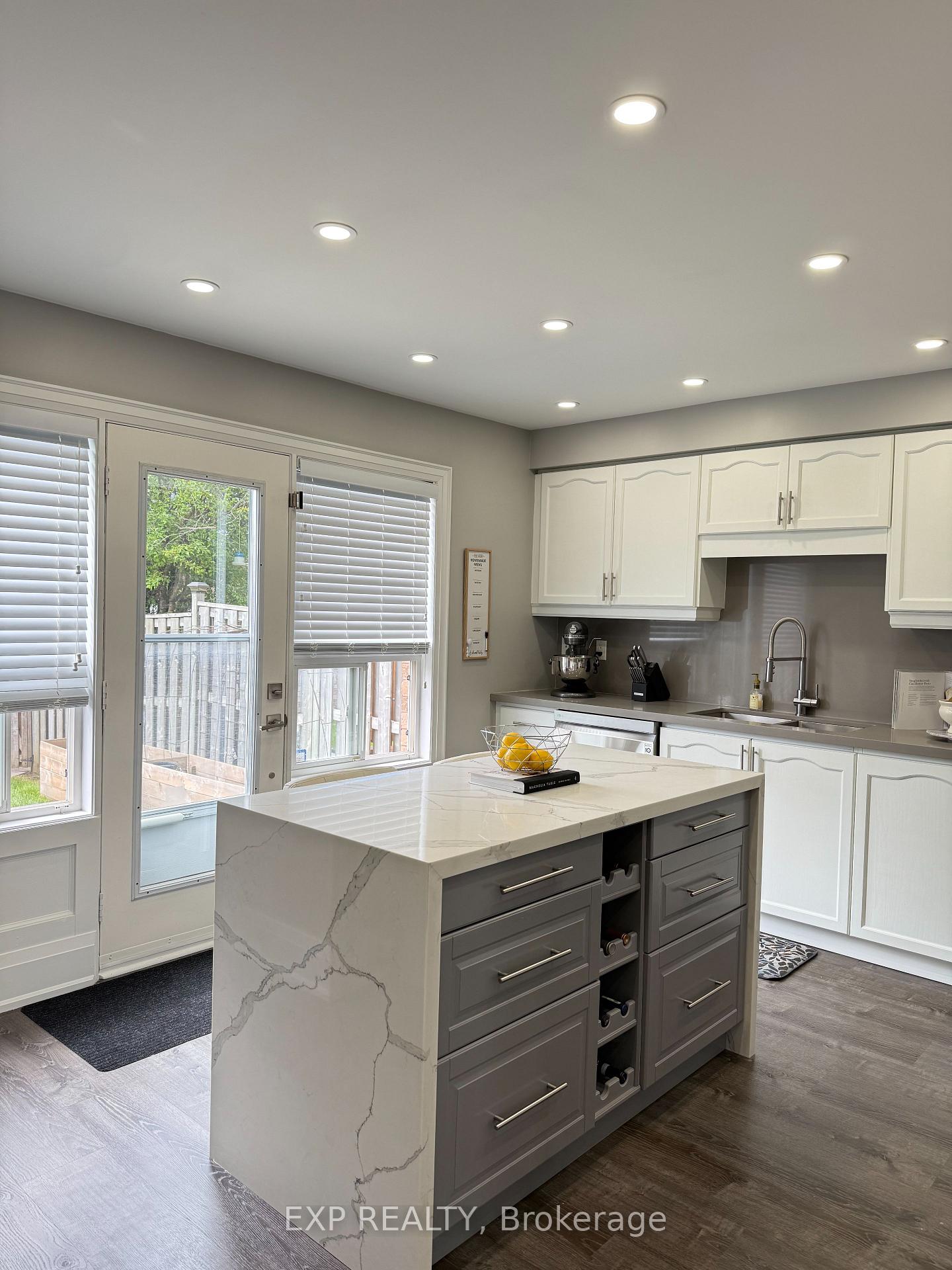 Photo 8 of 61 Sonoma Boulevard, Vaughan, Sonoma Heights — HOMEH