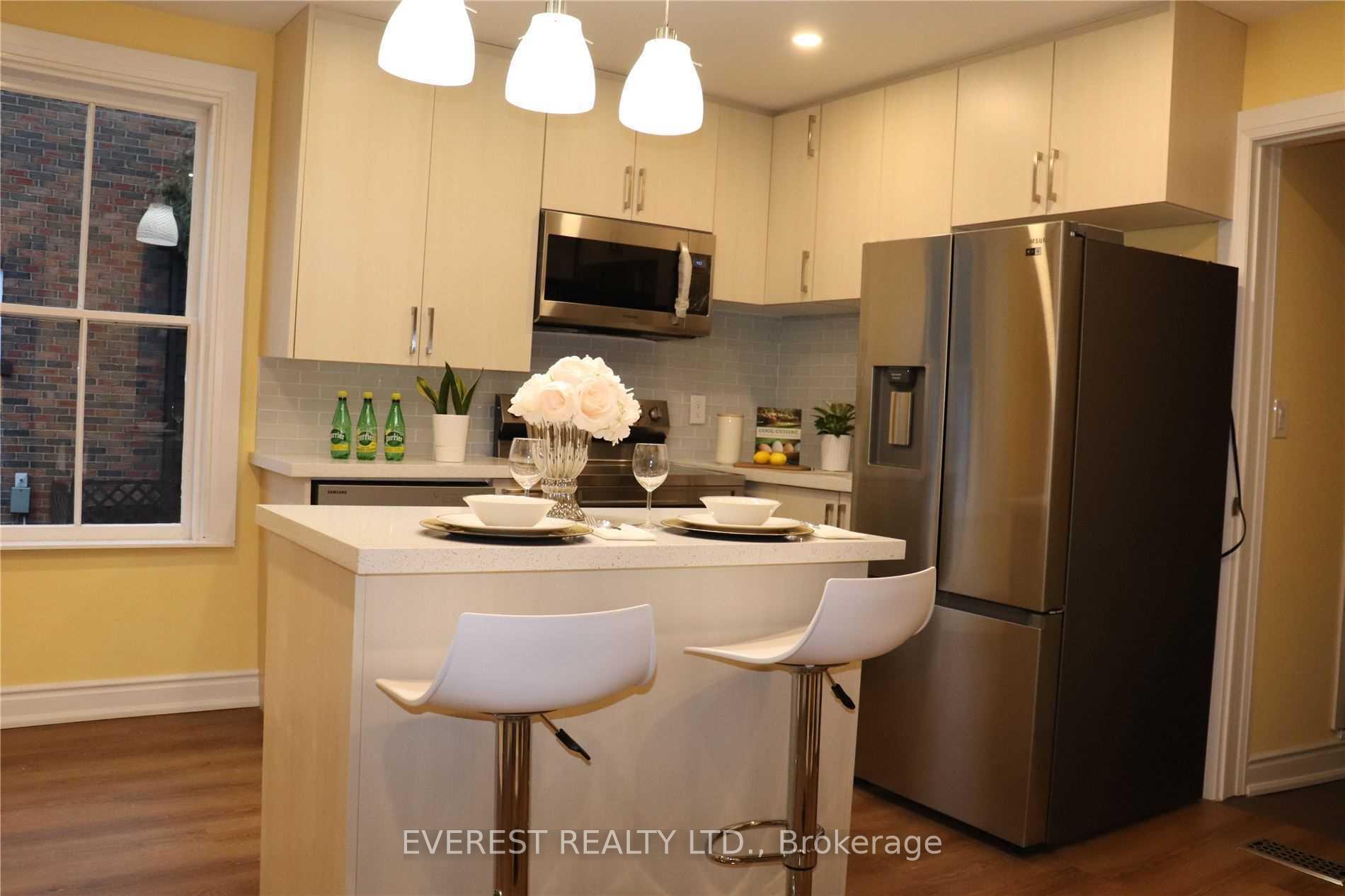 Photo 5 of 124 Ontario Street E, Oshawa, O'Neill — HOMEH