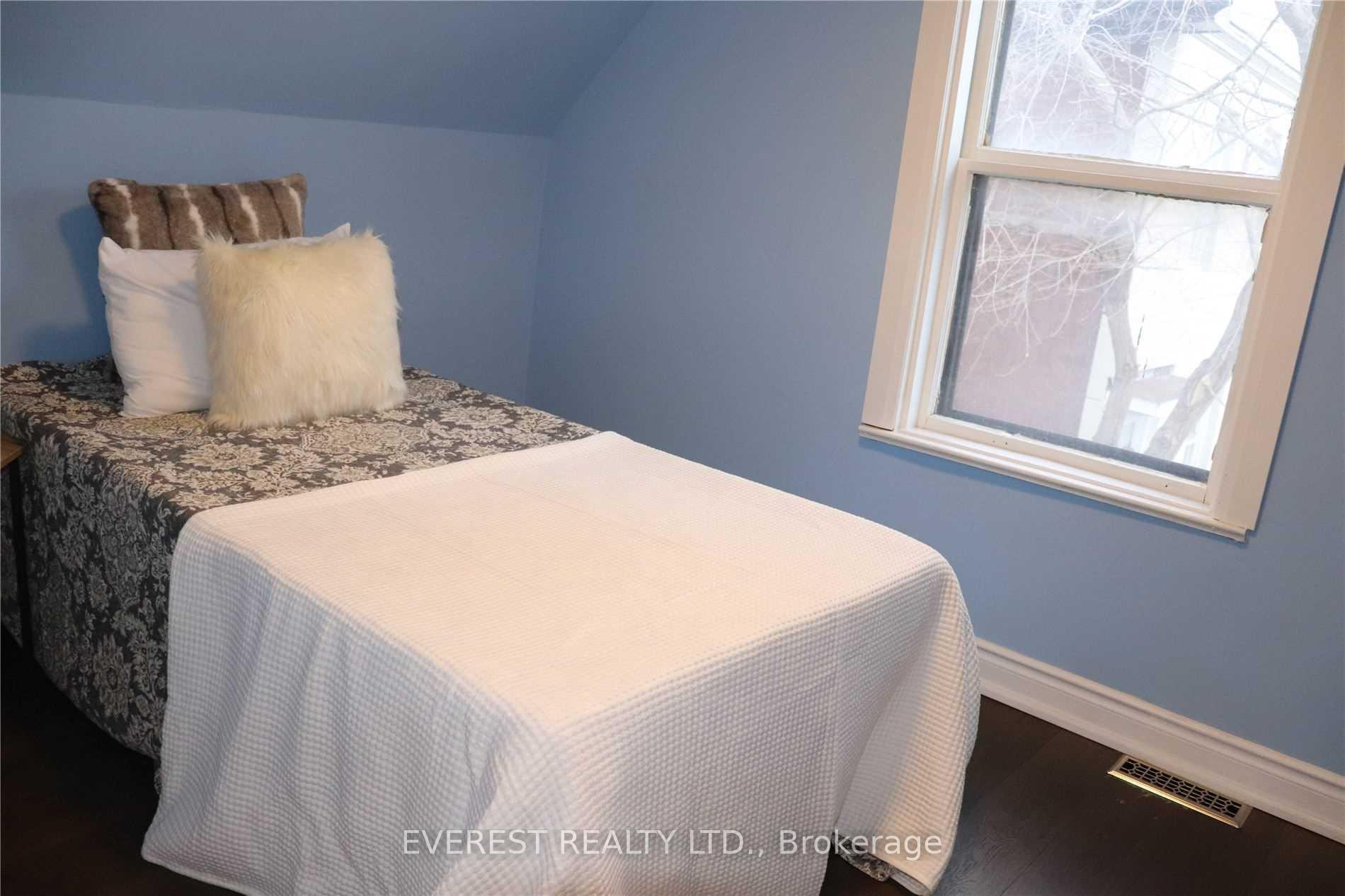 Photo 9 of 124 Ontario Street E, Oshawa, O'Neill — HOMEH