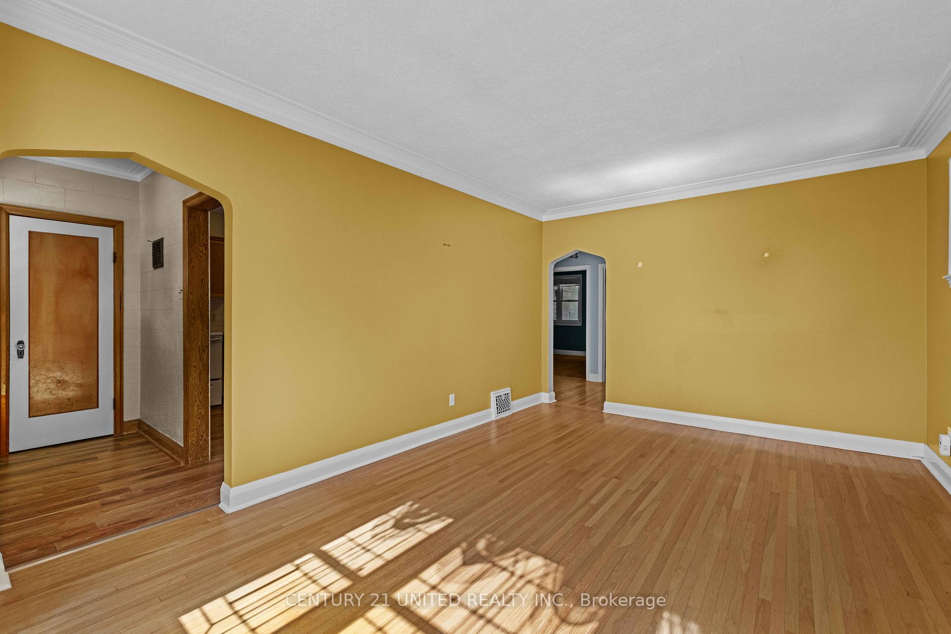 Photo 4 of 572 Murray Street, Peterborough, Town Ward 3 — HOMEH