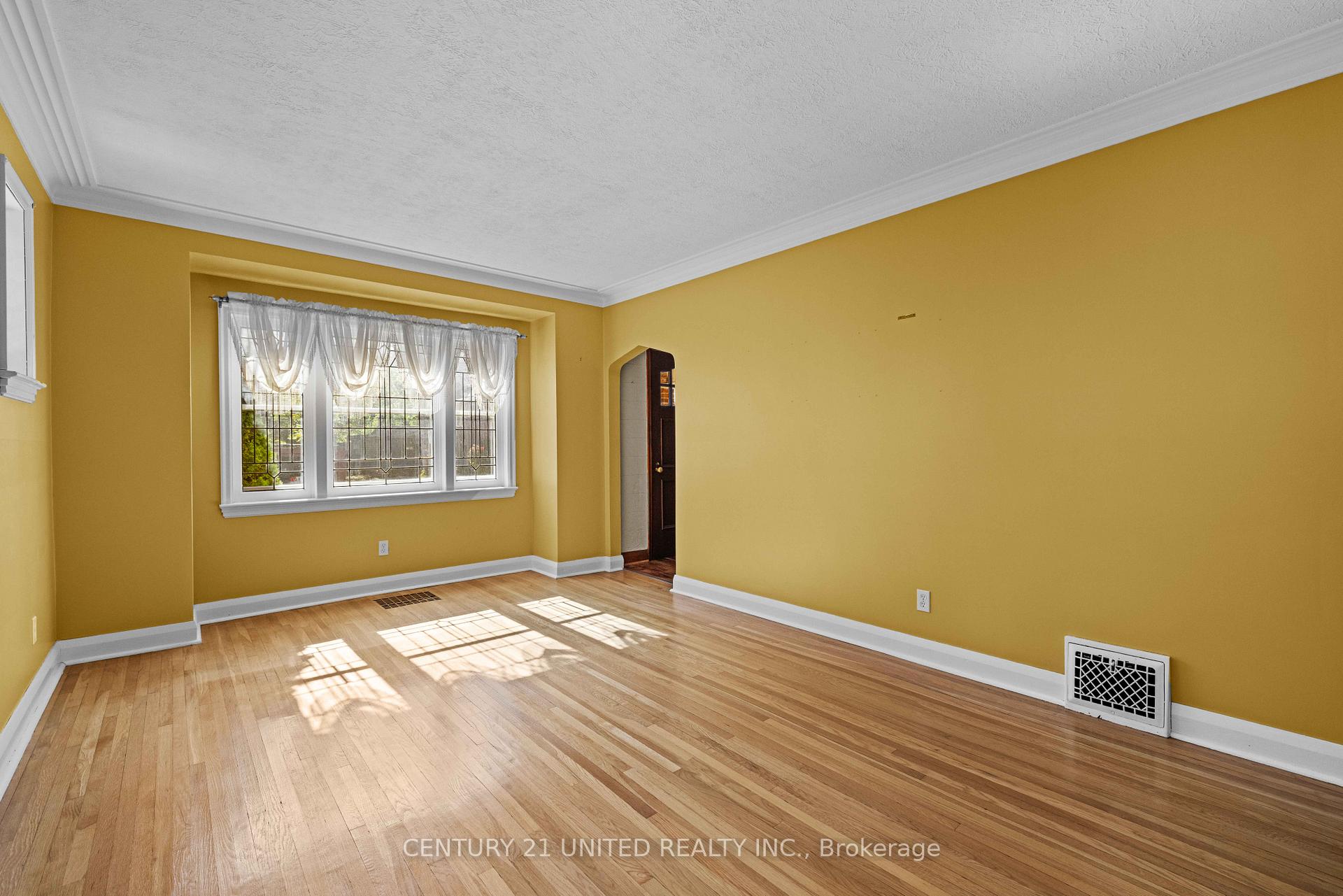 Photo 6 of 572 Murray Street, Peterborough, Town Ward 3 — HOMEH