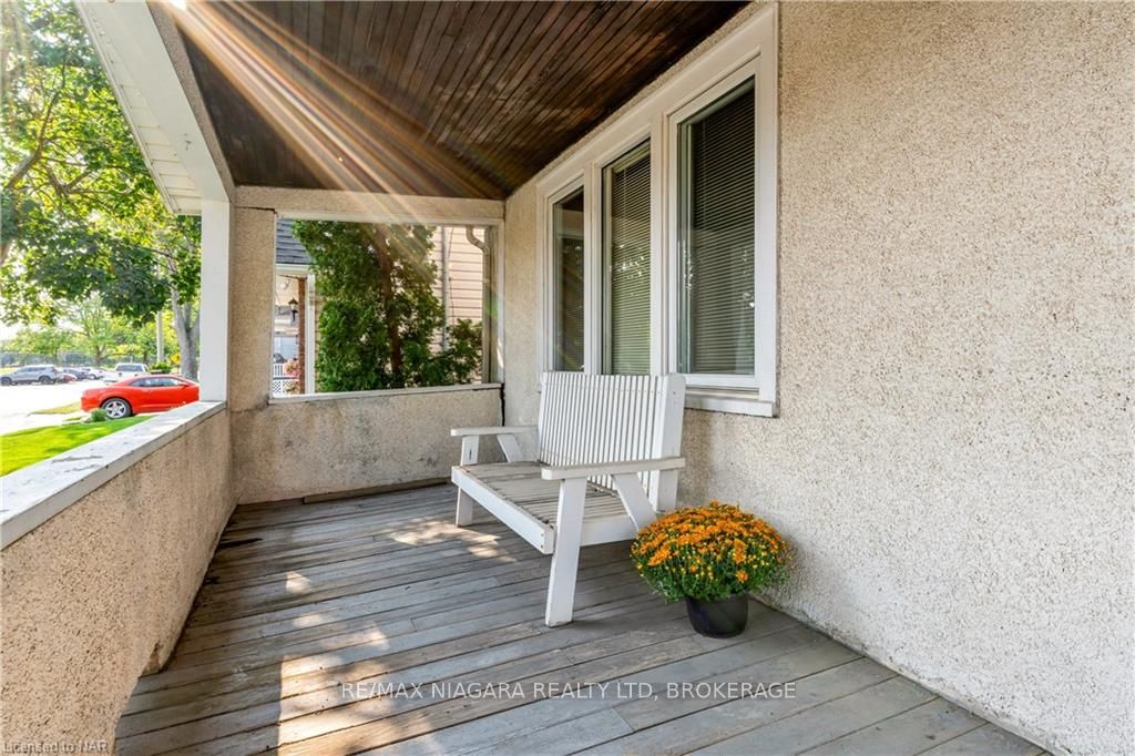 Photo 3 of 18 Hooker Street, Welland, Broadway — HOMEH