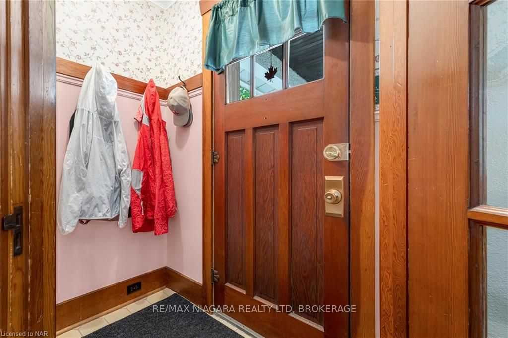 Photo 4 of 18 Hooker Street, Welland, Broadway — HOMEH
