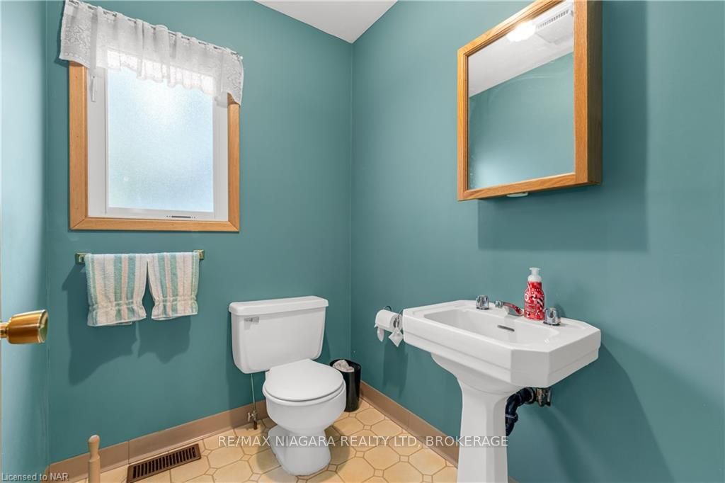 Photo 8 of 18 Hooker Street, Welland, Broadway — HOMEH