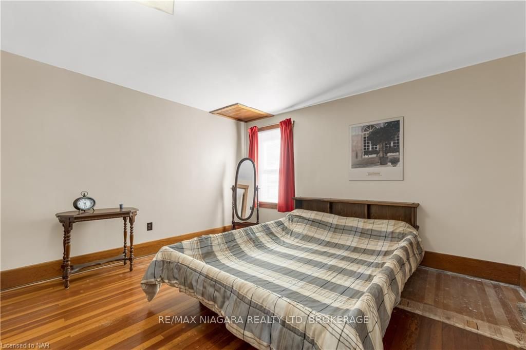 Photo 11 of 18 Hooker Street, Welland, Broadway — HOMEH