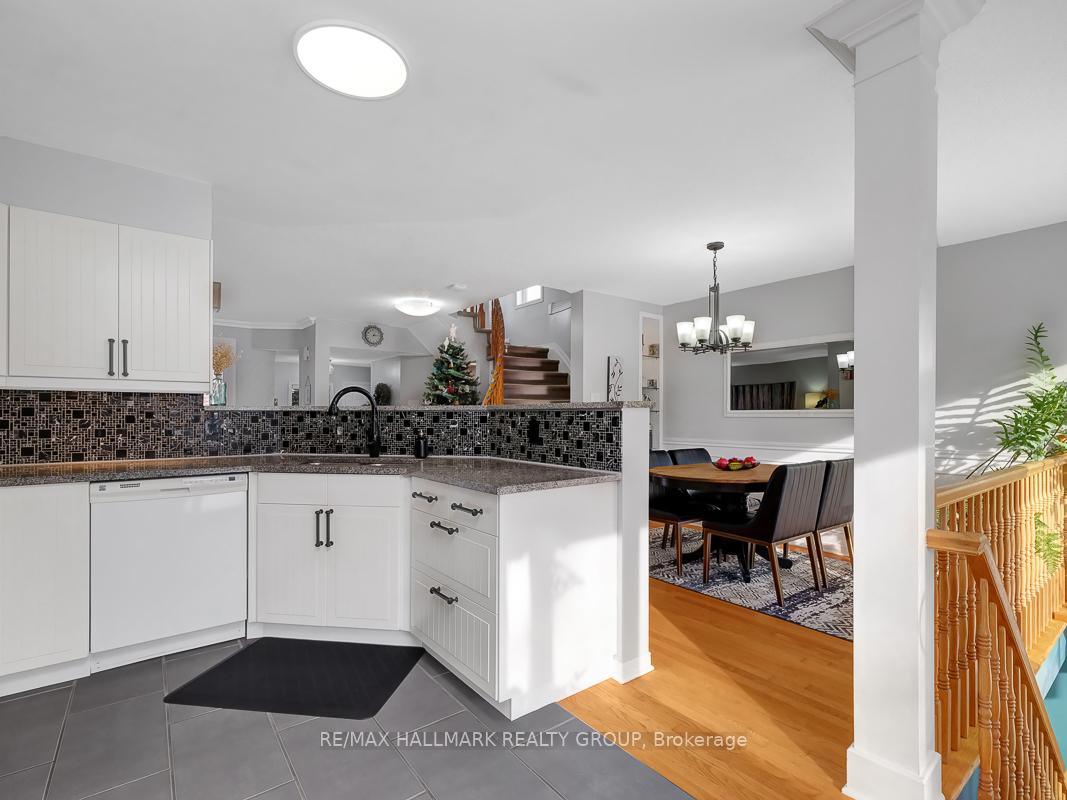 Photo 11 of 464 Lawler Crescent, Ottawa, Chatelaine Village — HOMEH