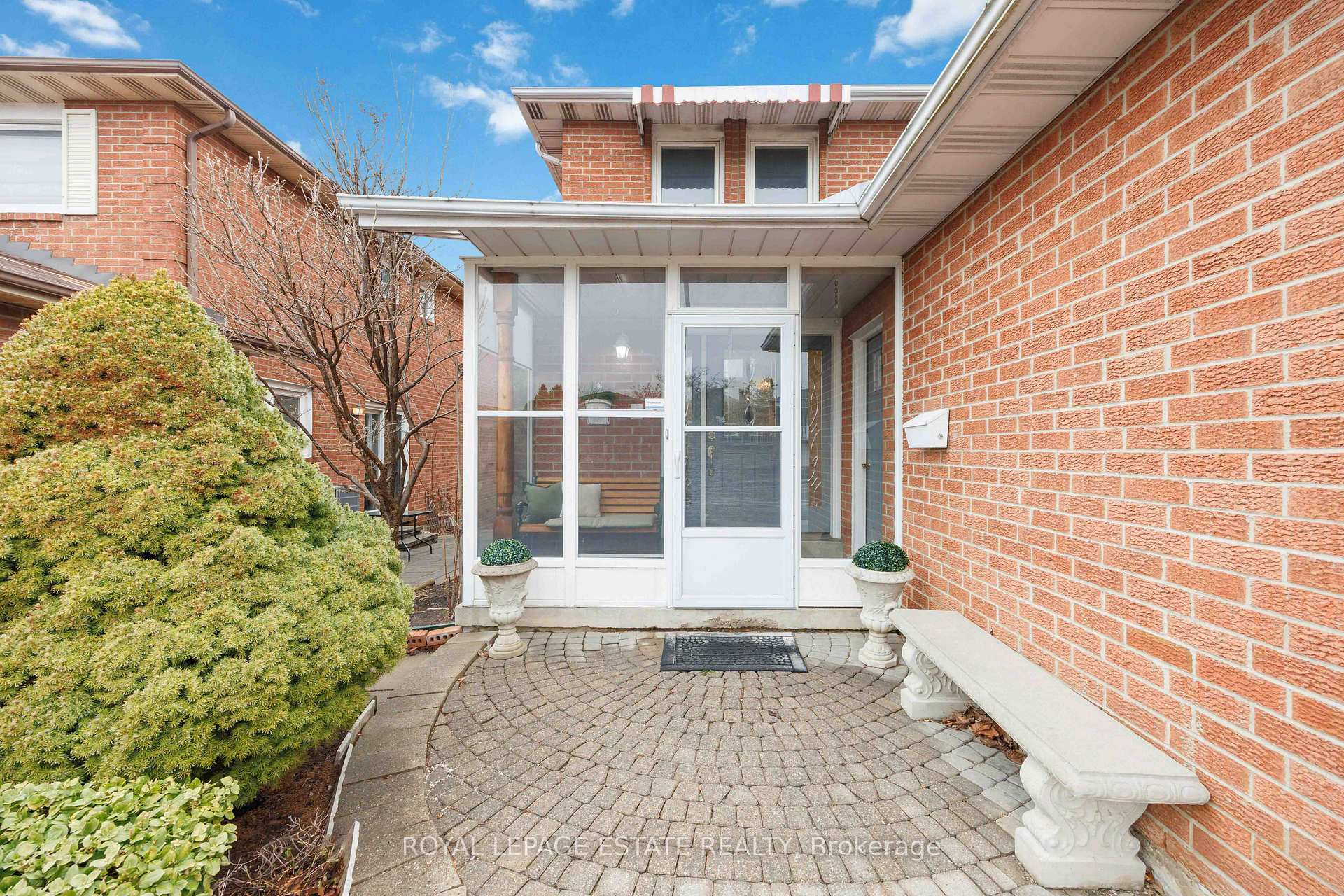 Photo 3 of 124 Glen Shields Avenue, Vaughan, Glen Shields — HOMEH