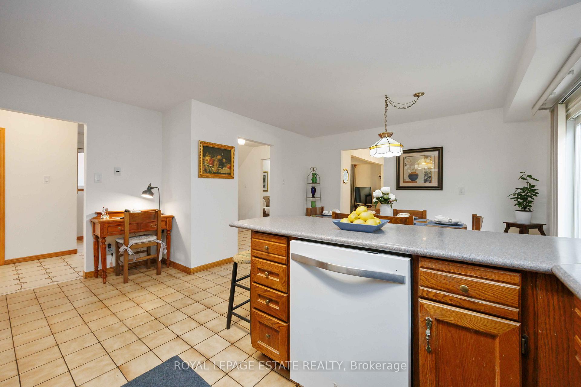 Photo 9 of 124 Glen Shields Avenue, Vaughan, Glen Shields — HOMEH