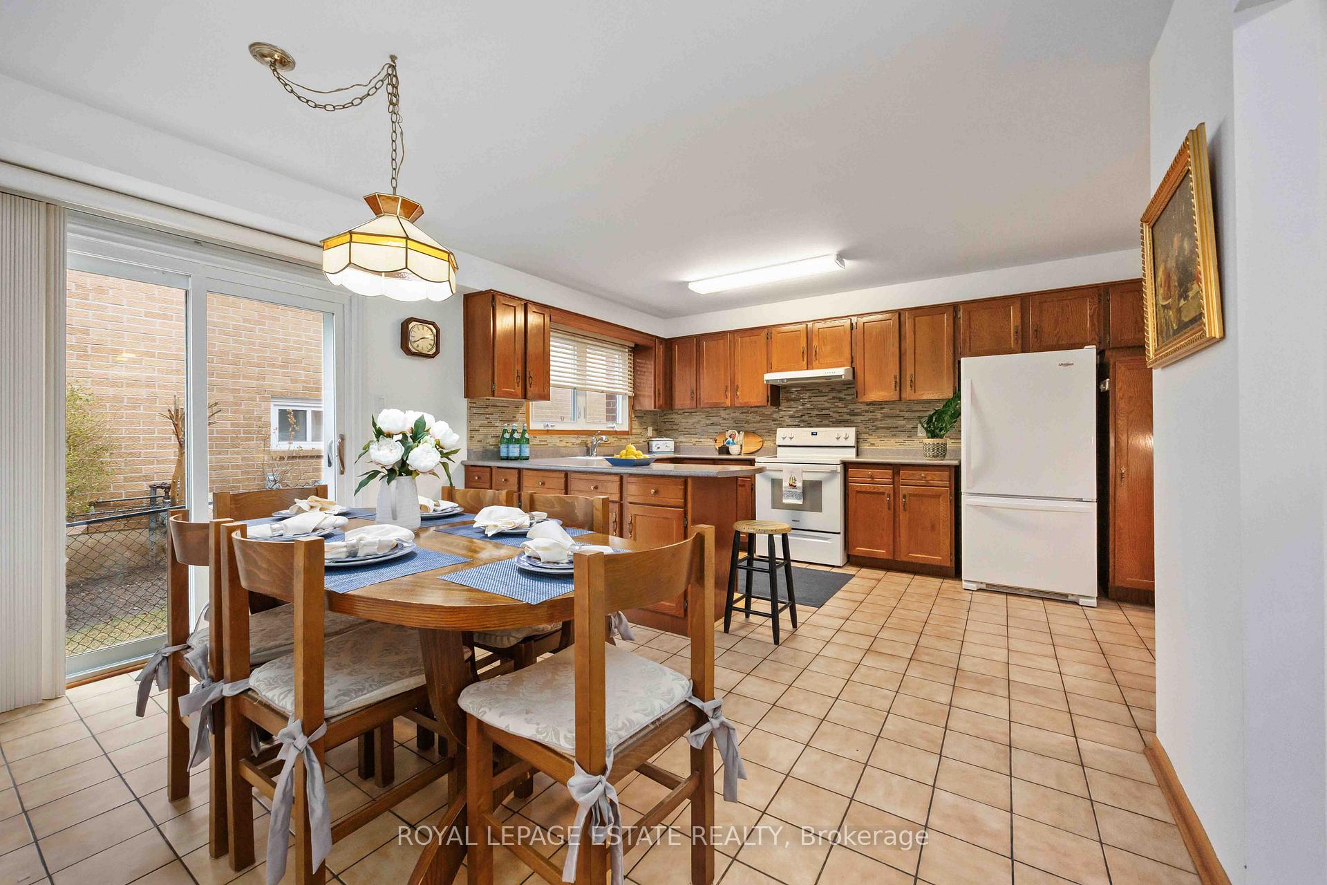 Photo 11 of 124 Glen Shields Avenue, Vaughan, Glen Shields — HOMEH