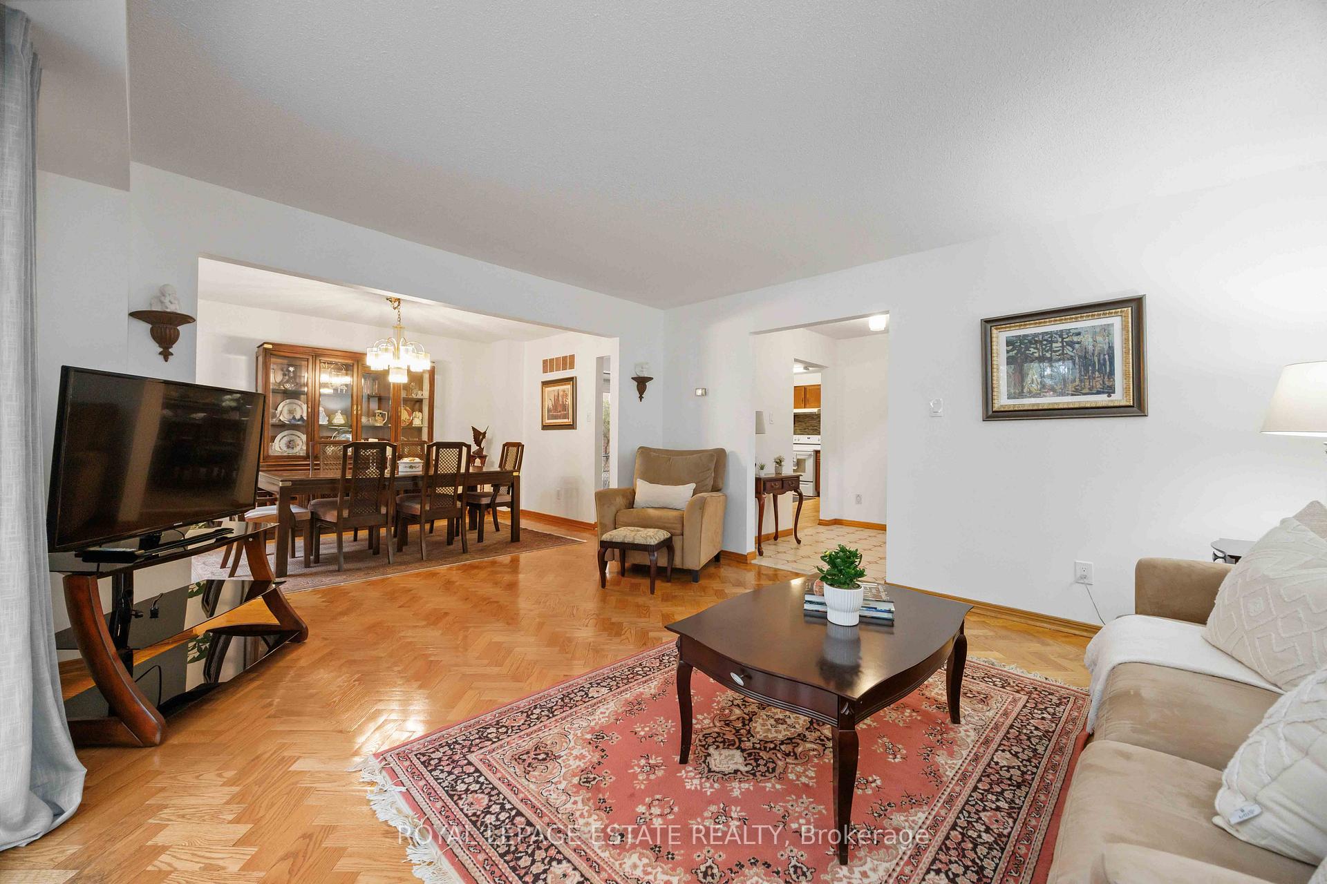 Photo 13 of 124 Glen Shields Avenue, Vaughan, Glen Shields — HOMEH