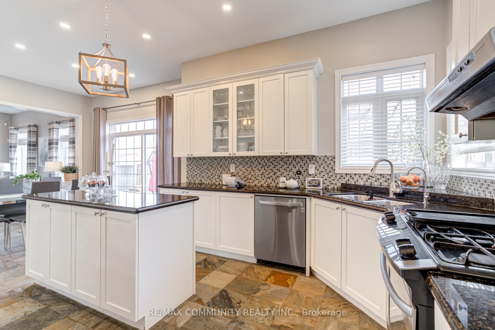 Photo 8 of 1673 Ballantrae Drive, Oshawa, Taunton — HOMEH