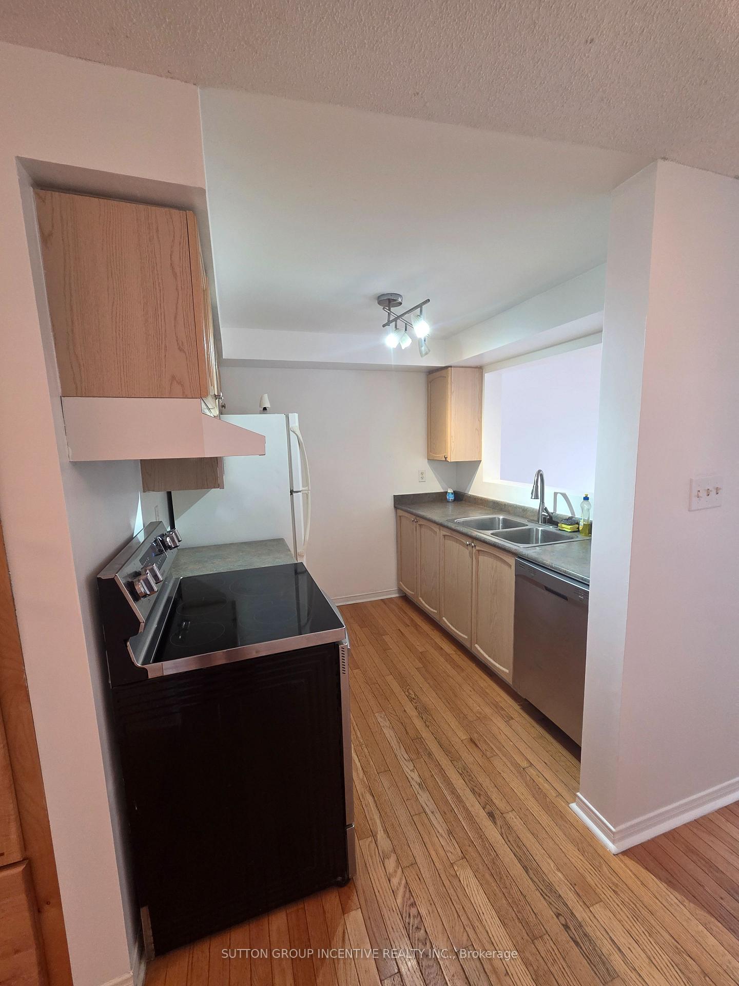 Photo 8 of 111 Dunsmore Lane, Barrie, Georgian Drive — HOMEH