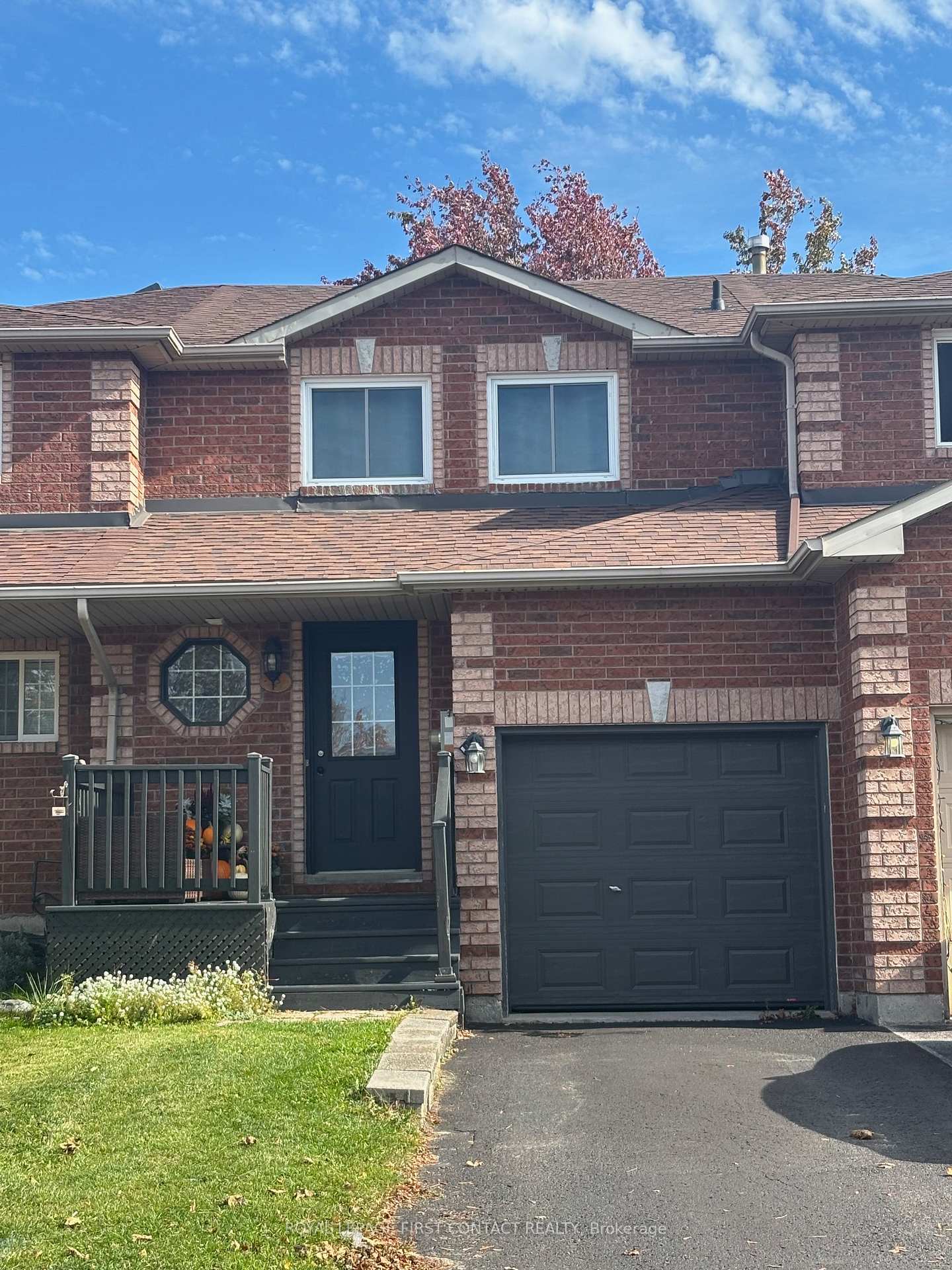 Photo 2 of 13 Lee Crescent, Barrie, Holly — HOMEH