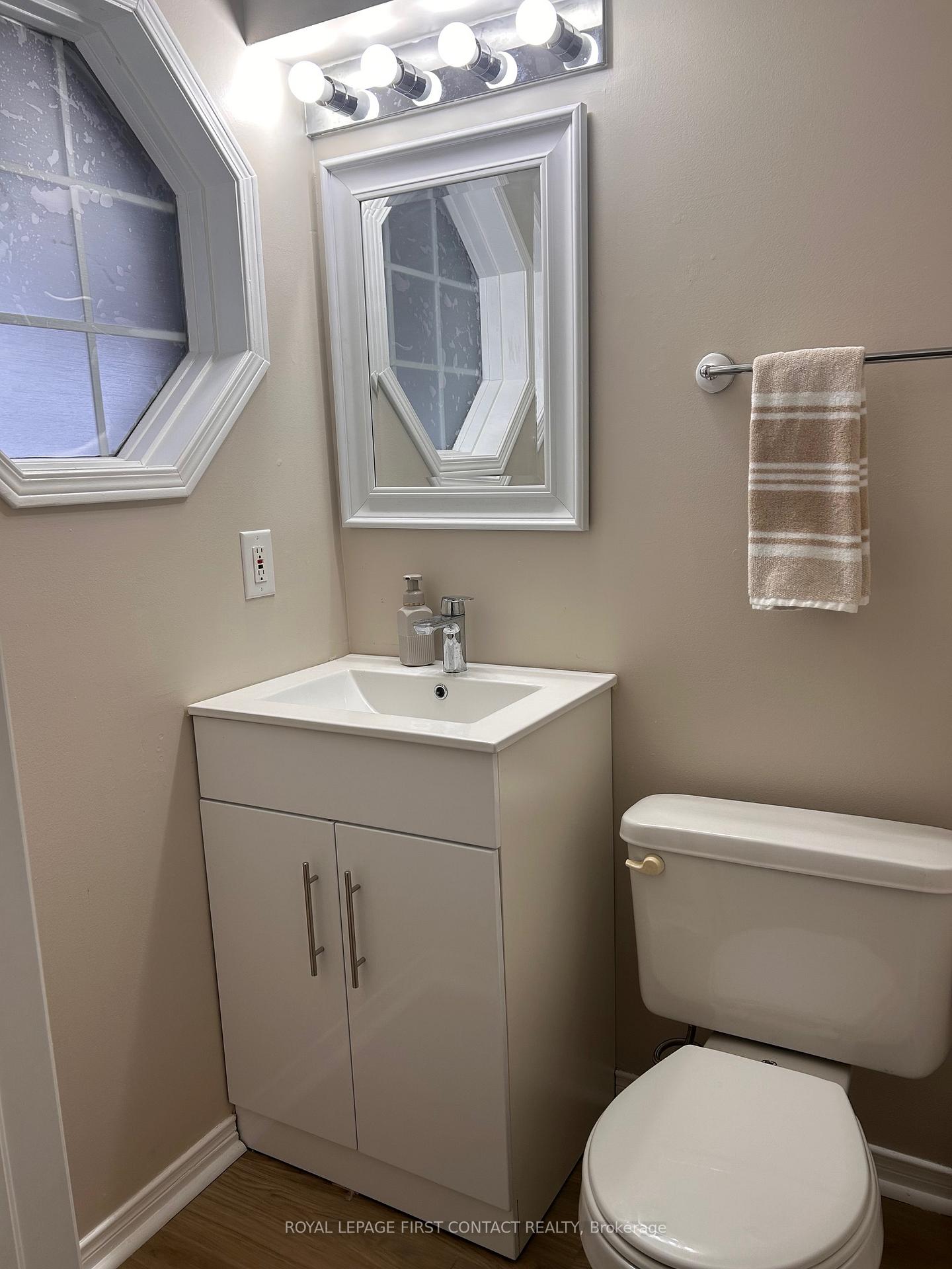 Photo 3 of 13 Lee Crescent, Barrie, Holly — HOMEH
