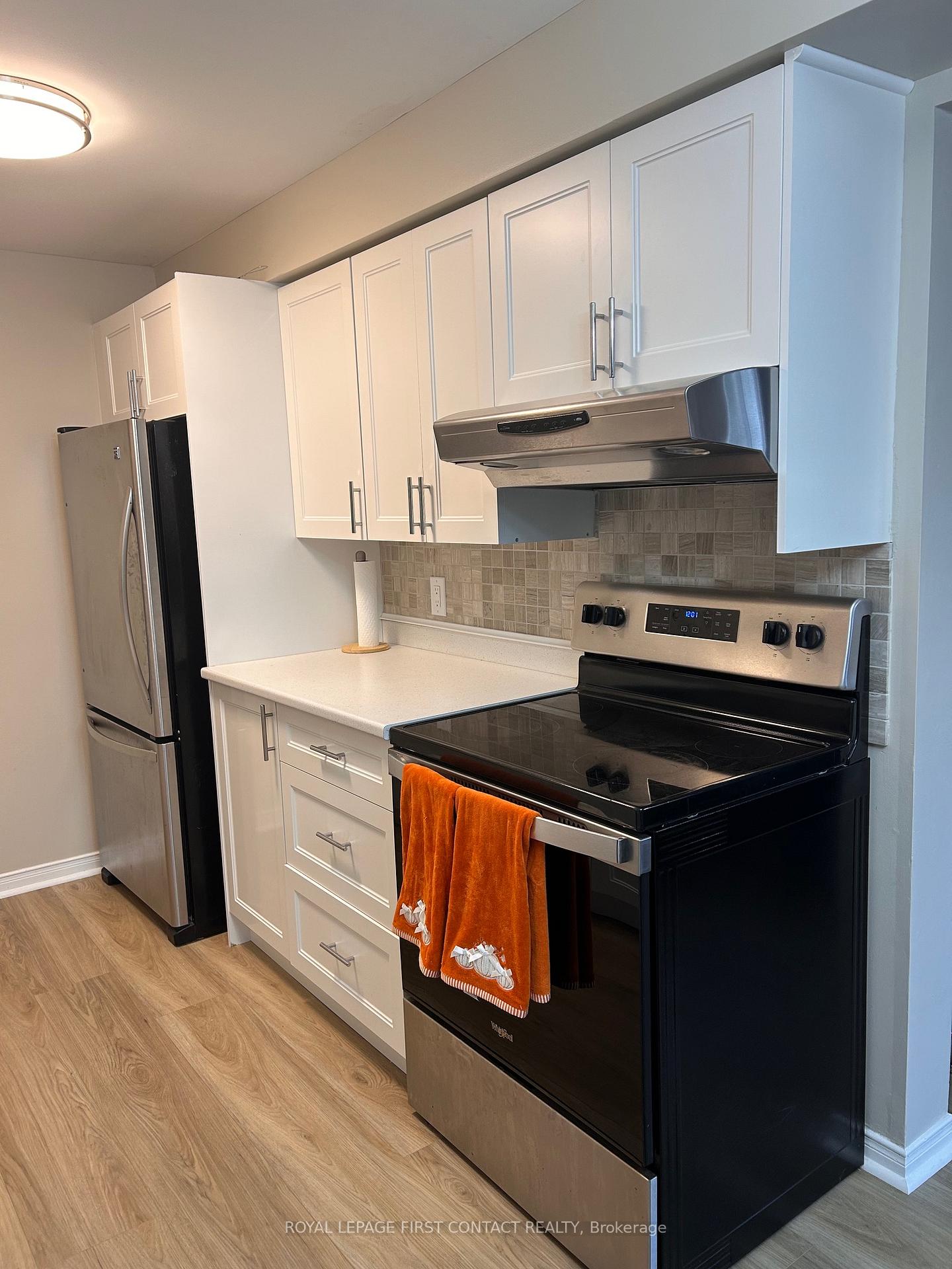 Photo 4 of 13 Lee Crescent, Barrie, Holly — HOMEH