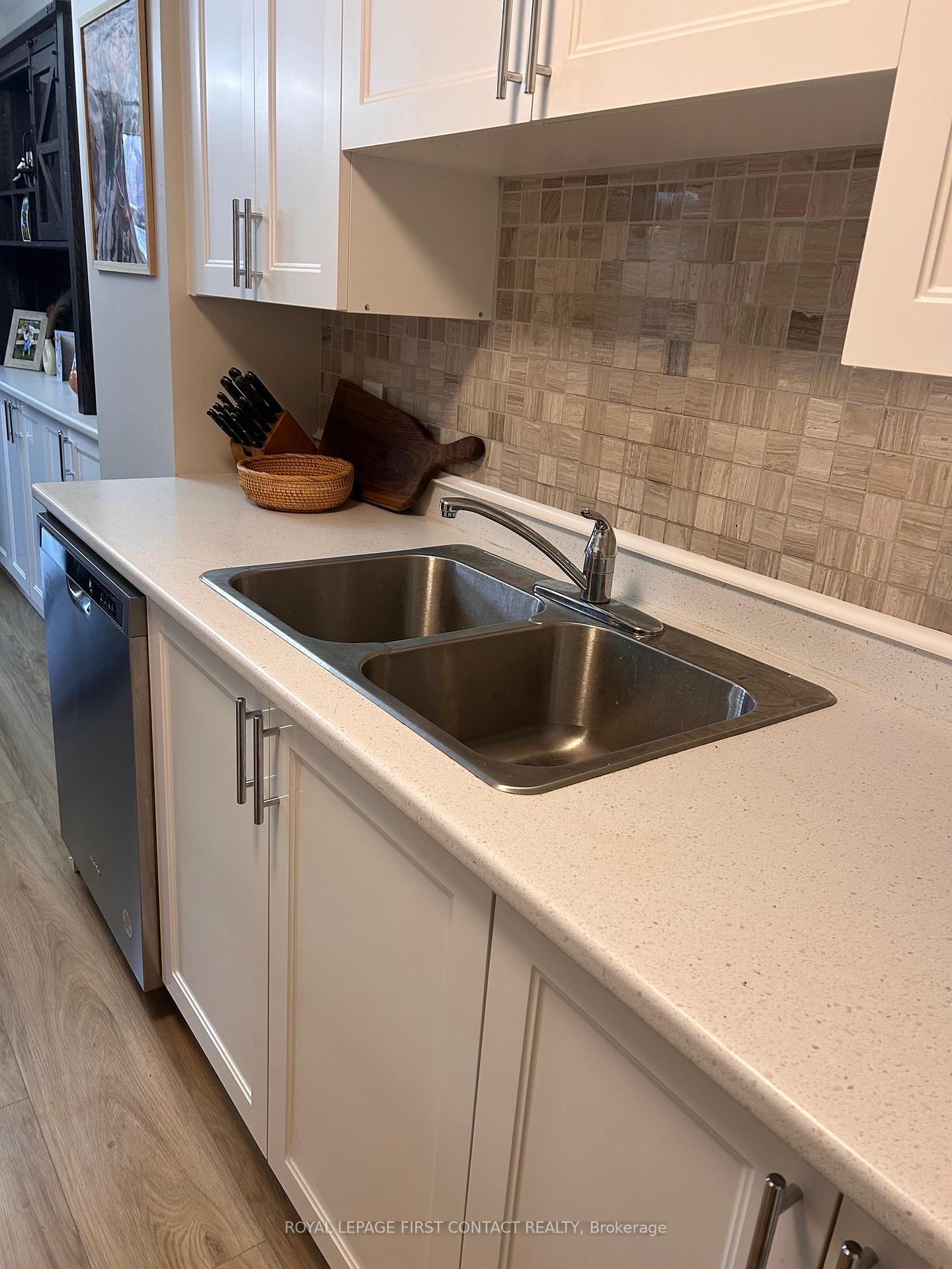 Photo 7 of 13 Lee Crescent, Barrie, Holly — HOMEH