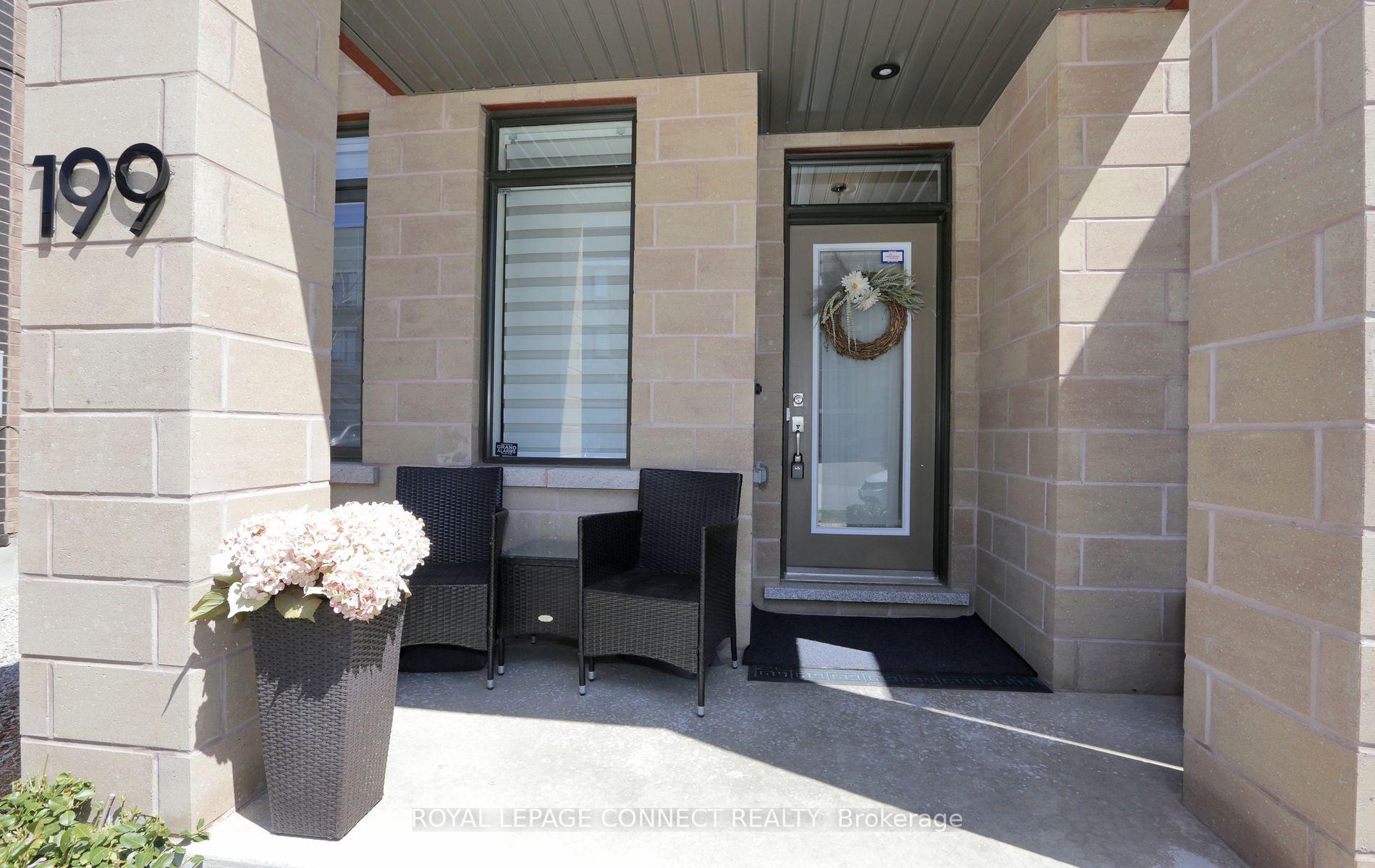 Photo 3 of 199 Salterton Circle, Vaughan, Rural Vaughan — HOMEH