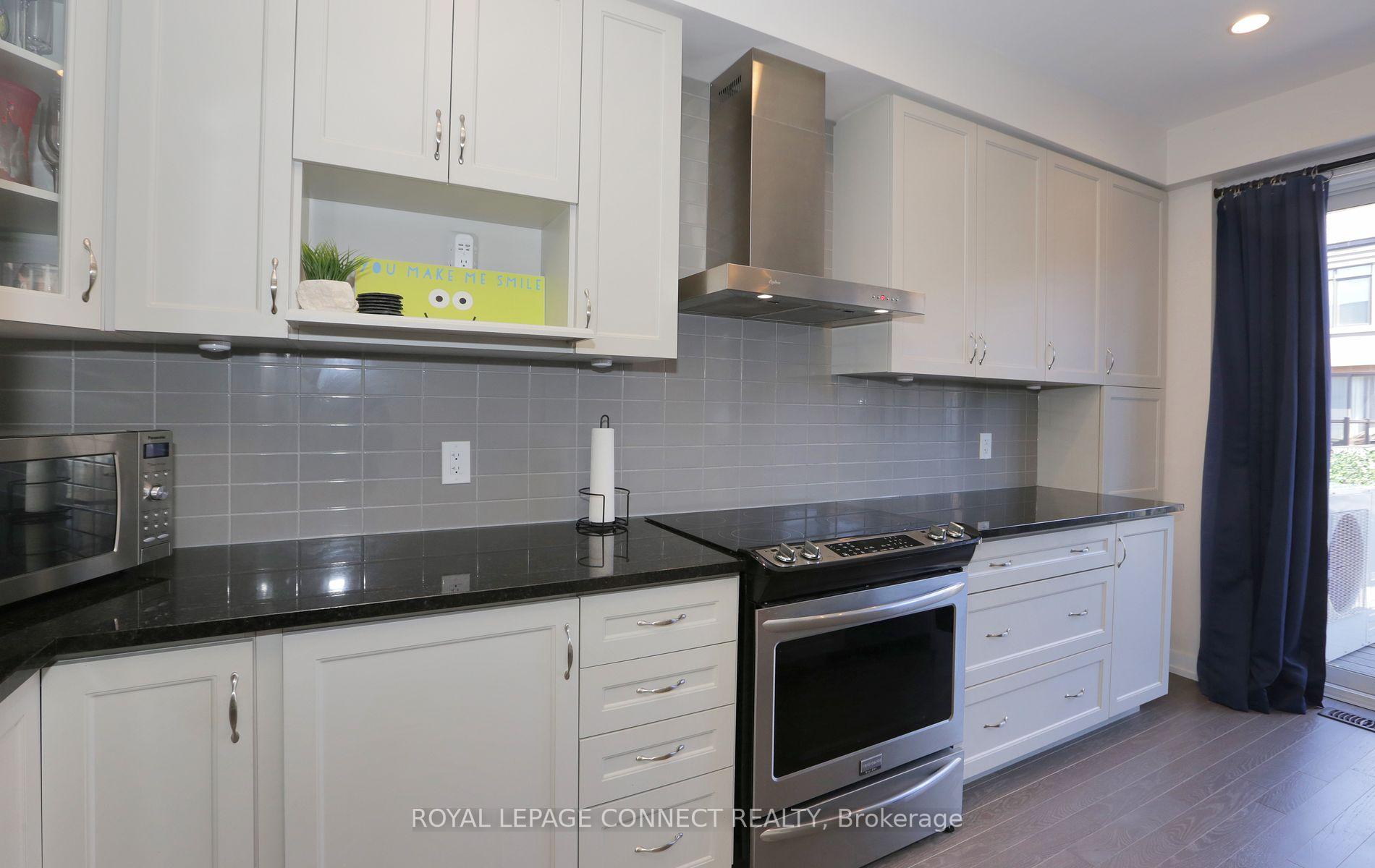 Photo 5 of 199 Salterton Circle, Vaughan, Rural Vaughan — HOMEH