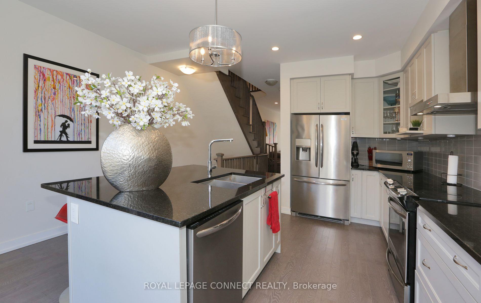Photo 6 of 199 Salterton Circle, Vaughan, Rural Vaughan — HOMEH
