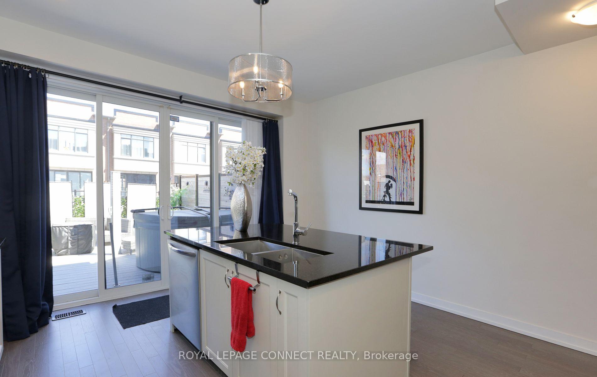 Photo 7 of 199 Salterton Circle, Vaughan, Rural Vaughan — HOMEH