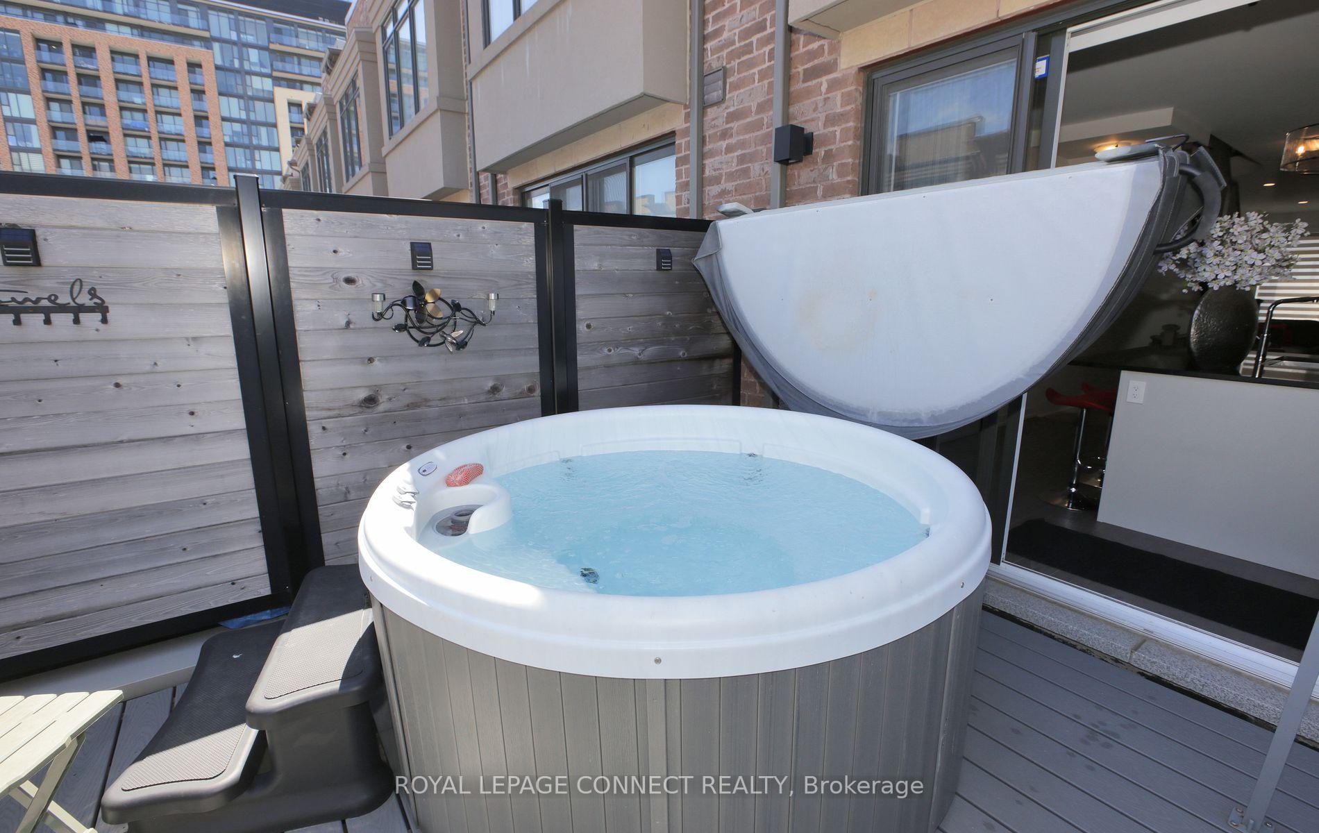 Photo 16 of 199 Salterton Circle, Vaughan, Rural Vaughan — HOMEH