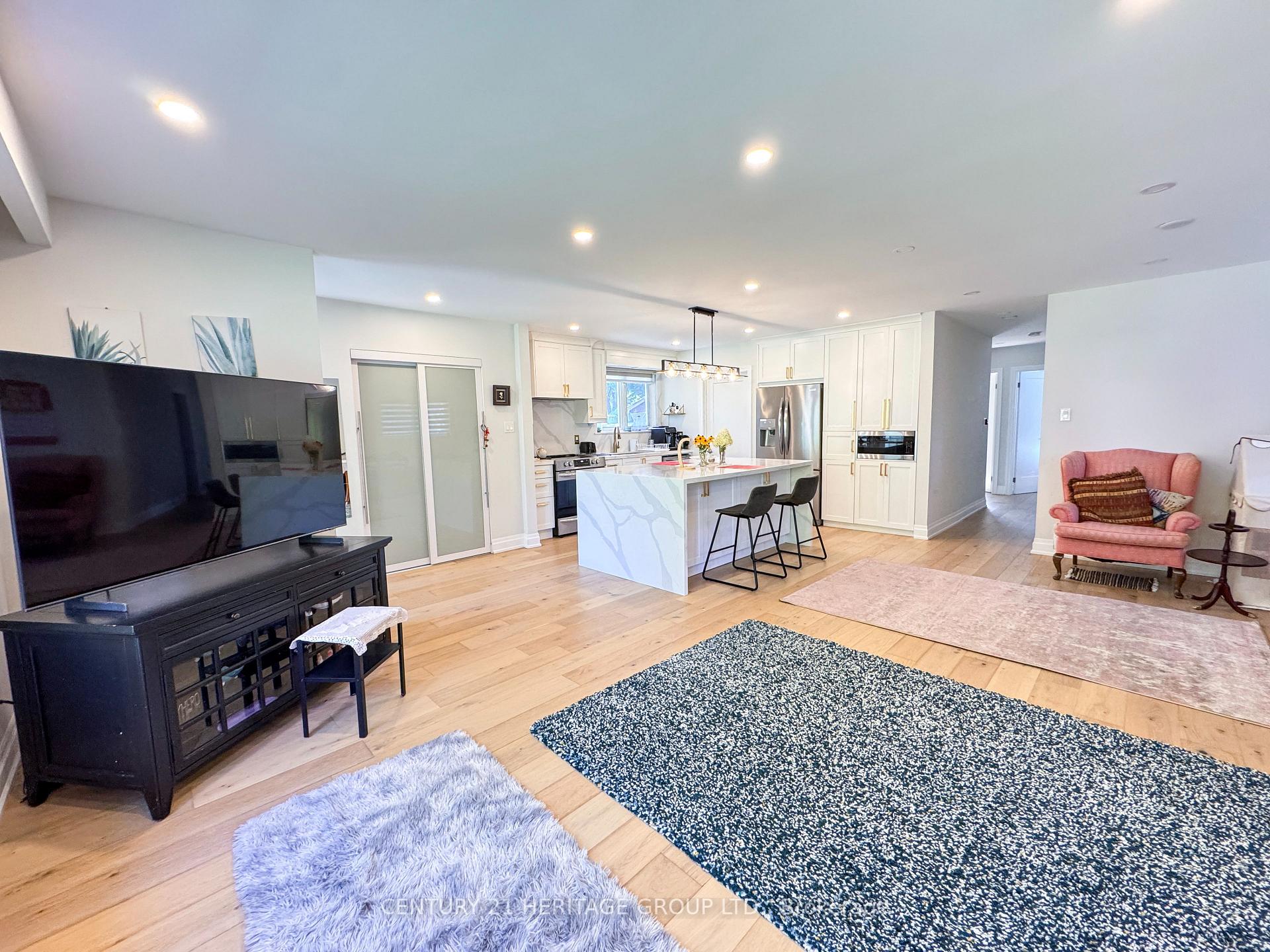 Photo 2 of 44 Devins Drive, Aurora, Aurora Heights — HOMEH