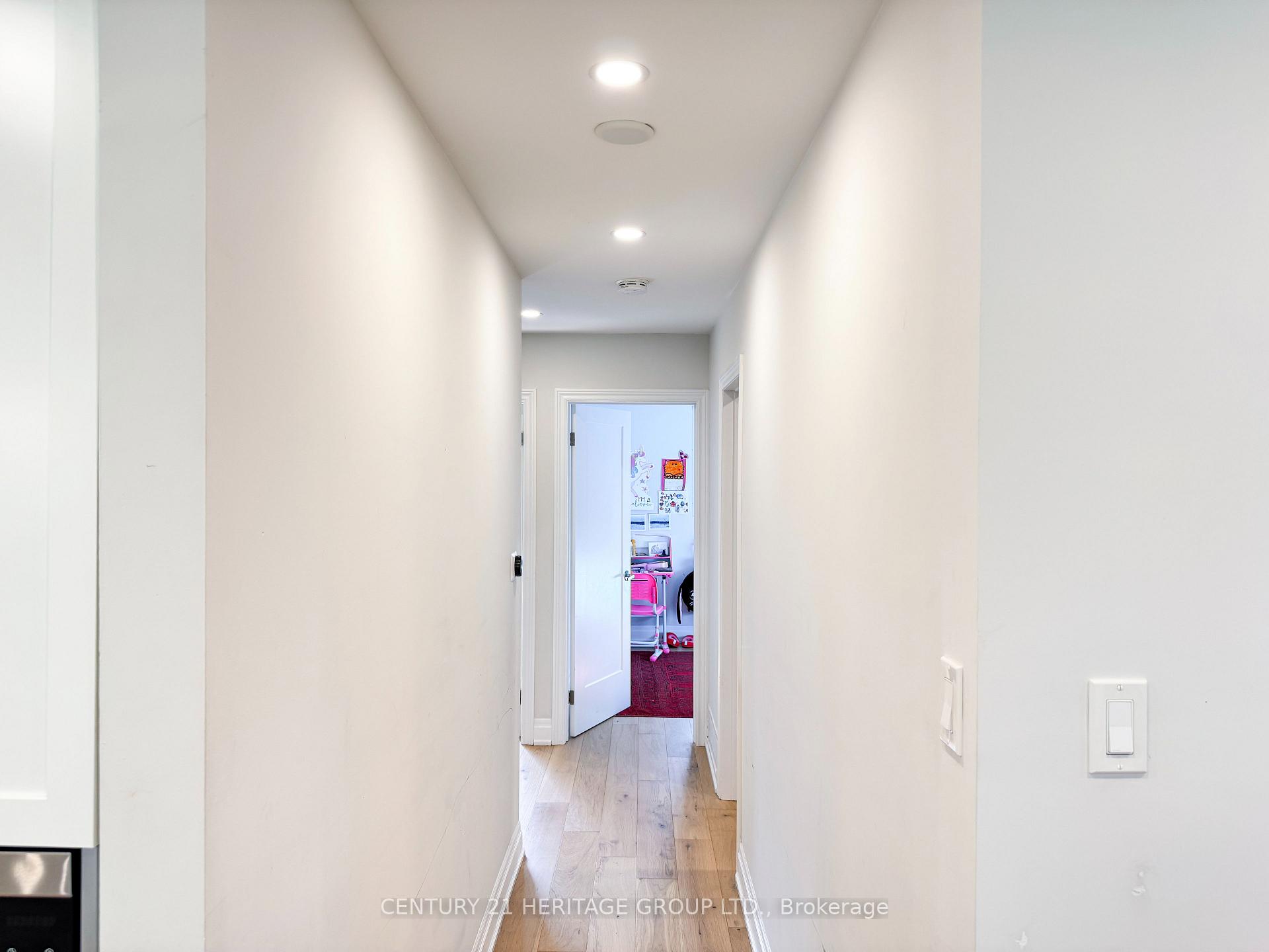 Photo 7 of 44 Devins Drive, Aurora, Aurora Heights — HOMEH