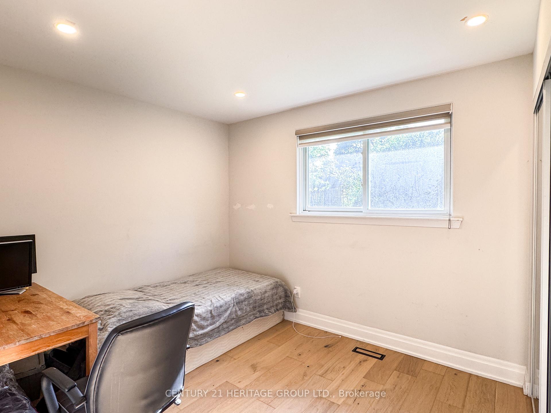 Photo 8 of 44 Devins Drive, Aurora, Aurora Heights — HOMEH