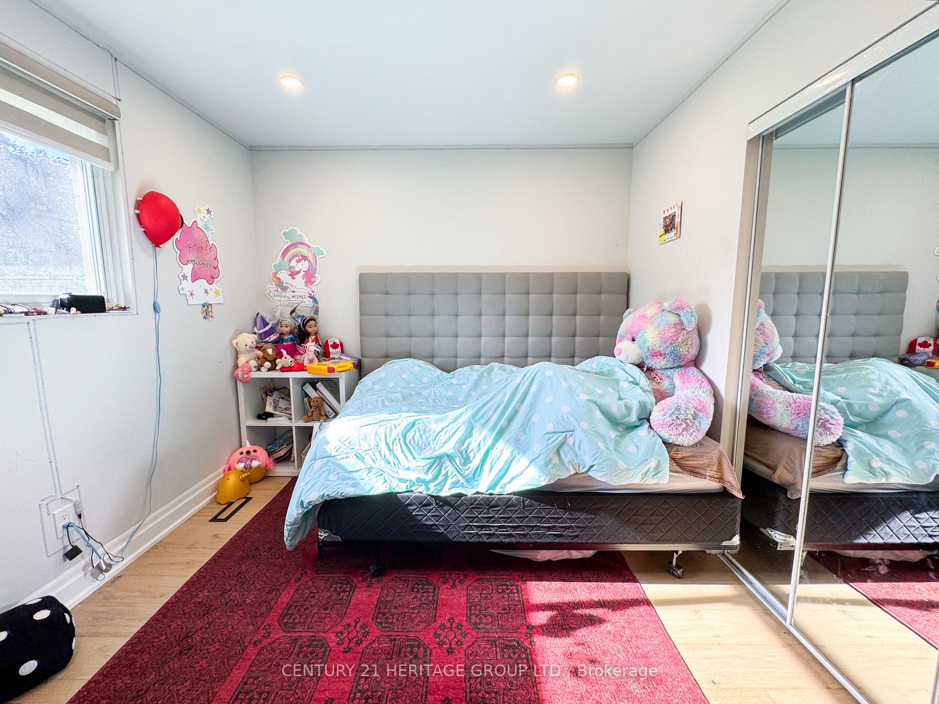 Photo 12 of 44 Devins Drive, Aurora, Aurora Heights — HOMEH